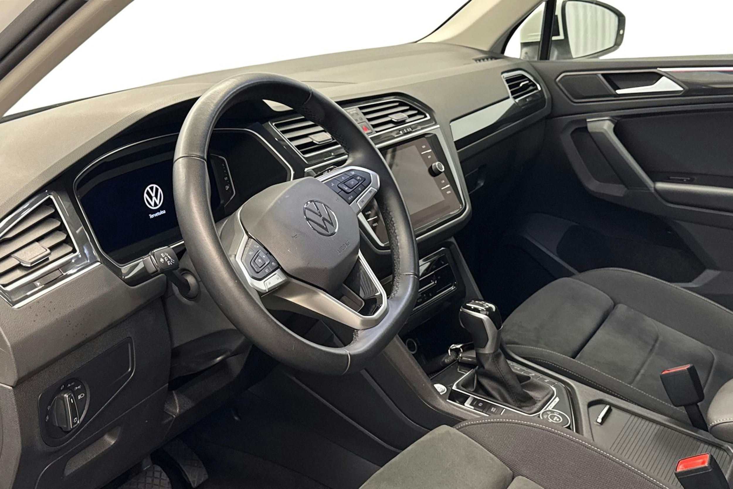 valkoinen Volkswagen Tiguan 2022 kuva 7.