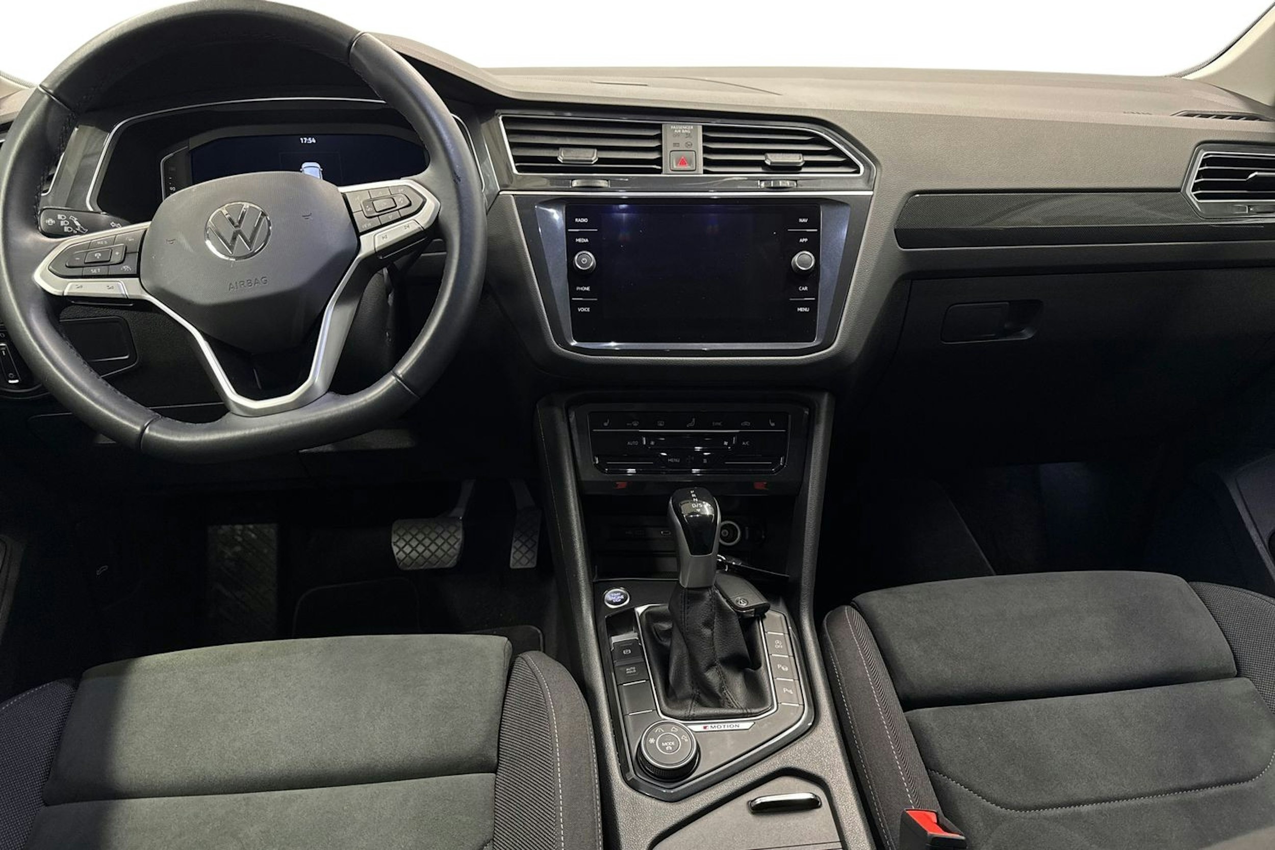 valkoinen Volkswagen Tiguan 2022 kuva 9.
