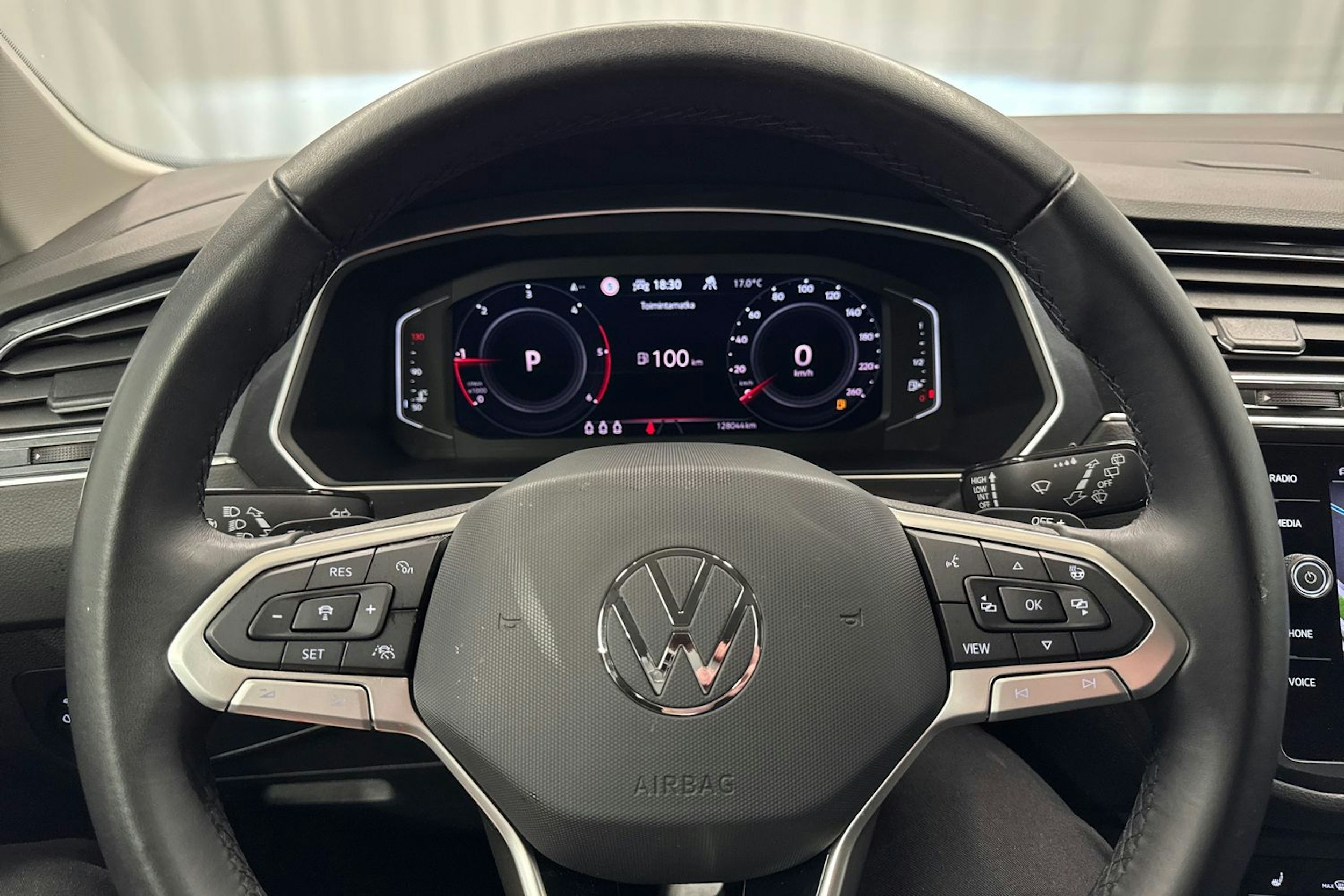 valkoinen Volkswagen Tiguan 2022 kuva 14.