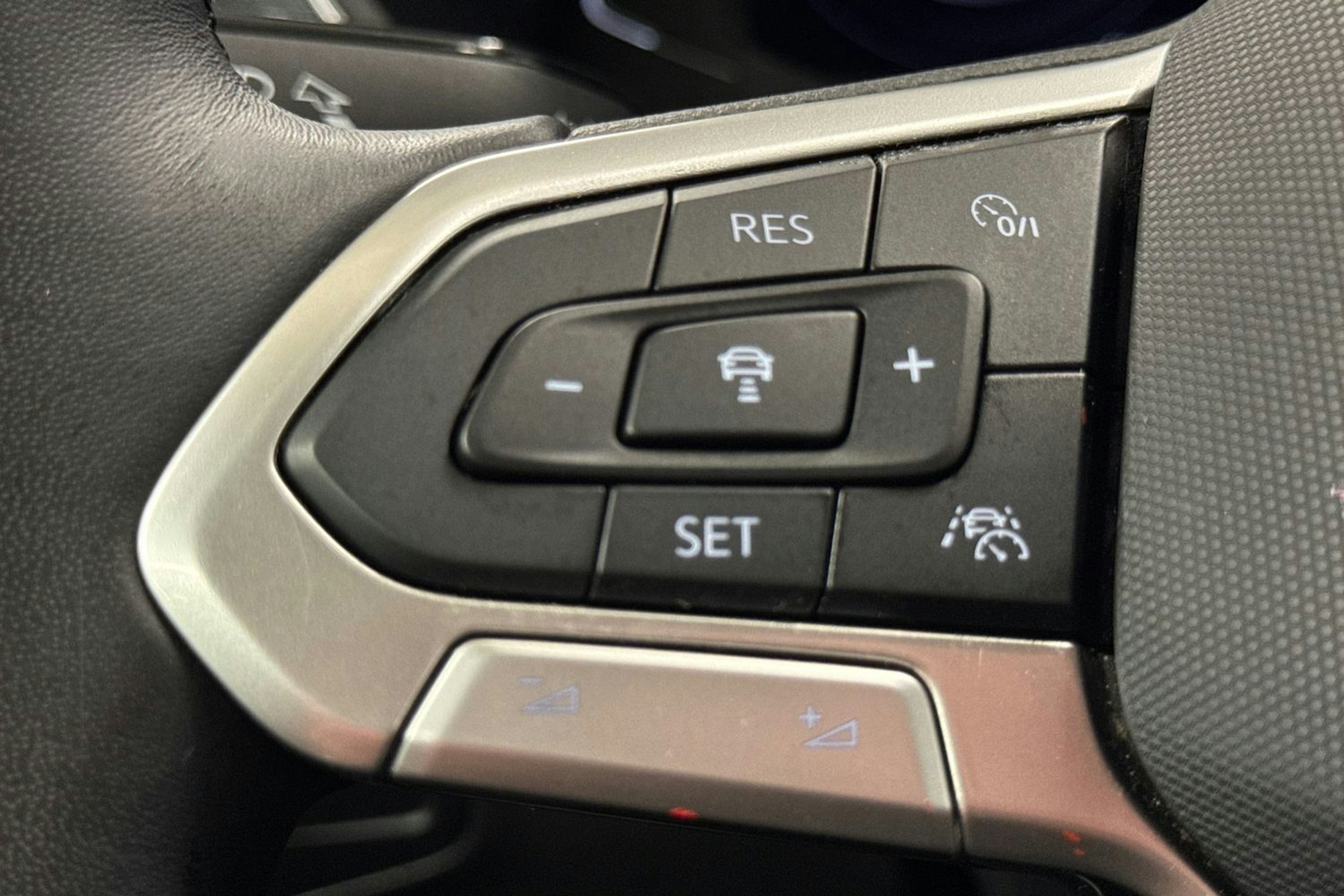 valkoinen Volkswagen Tiguan 2022 kuva 21.