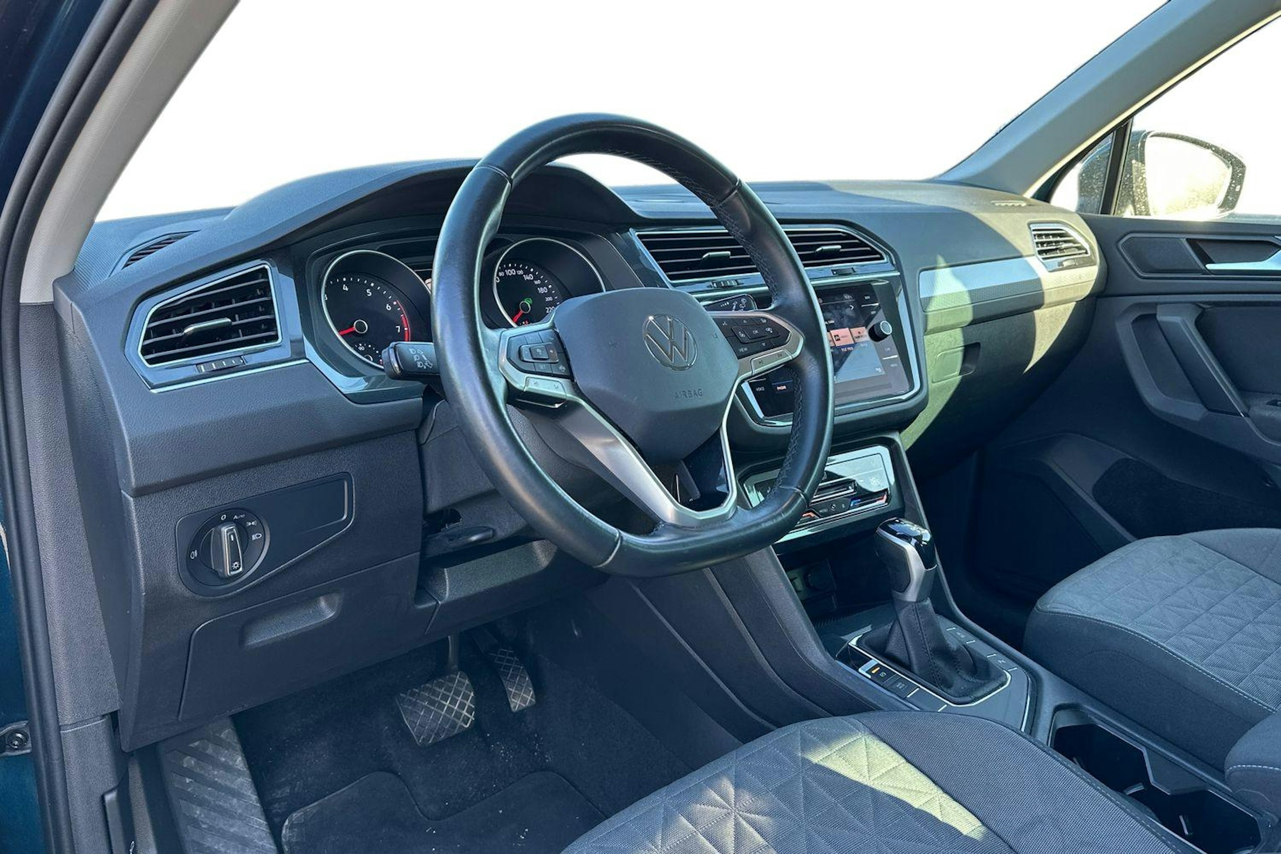 sininen Volkswagen Tiguan 2022 kuva 3.