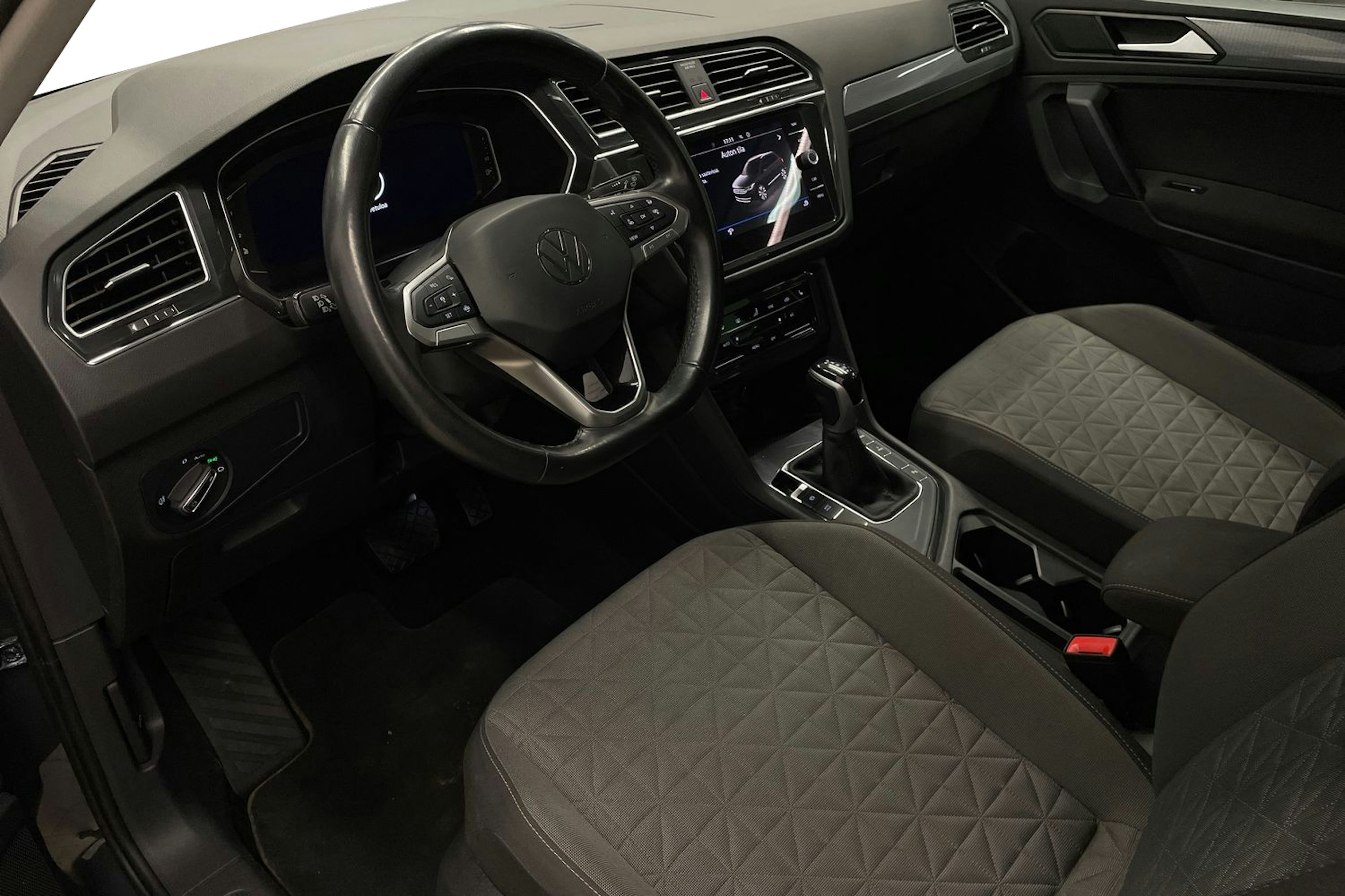 Harmaa Volkswagen Tiguan 2022 kuva 7.