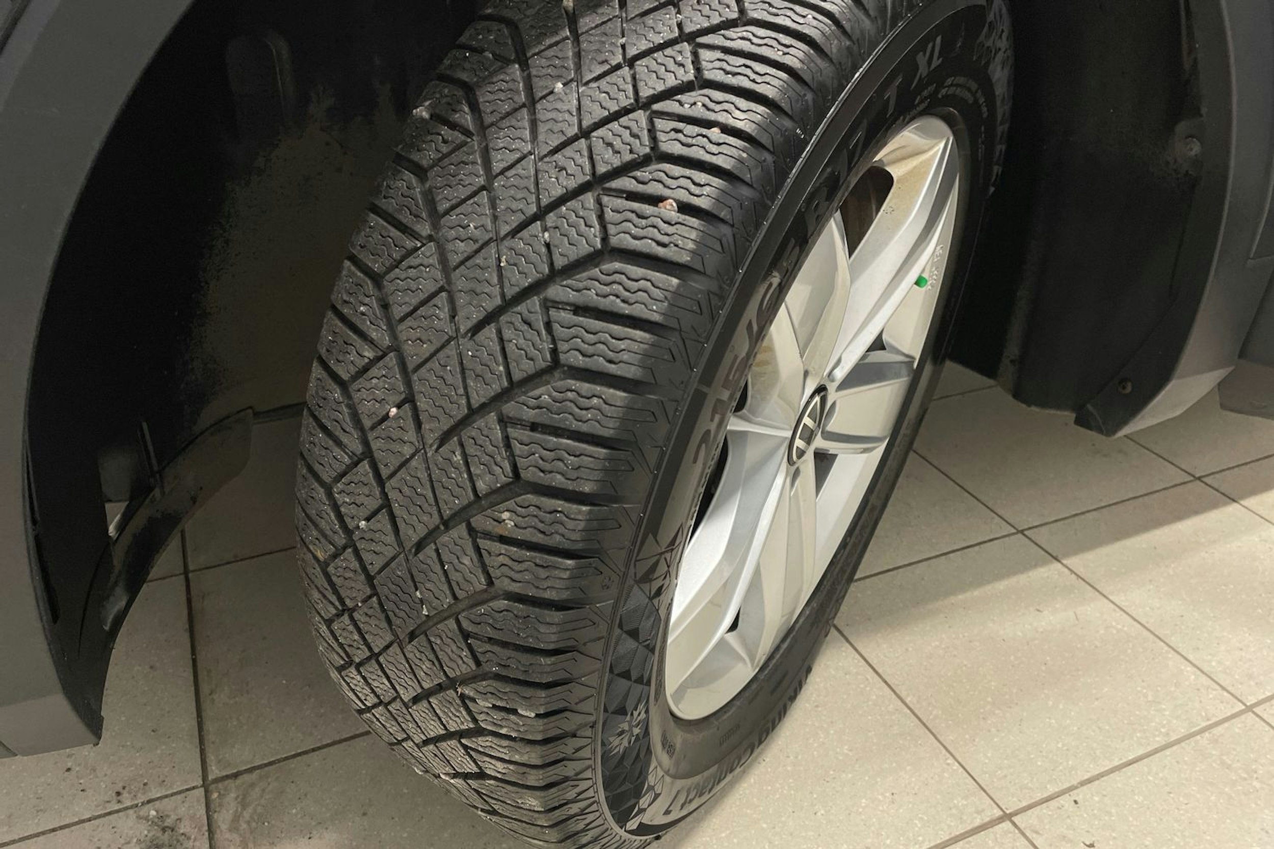 Harmaa Volkswagen Tiguan 2022 kuva 13.