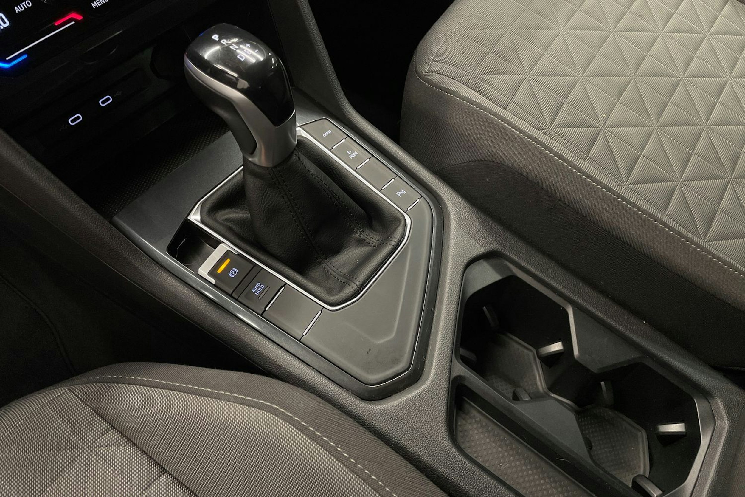 Harmaa Volkswagen Tiguan 2022 kuva 18.