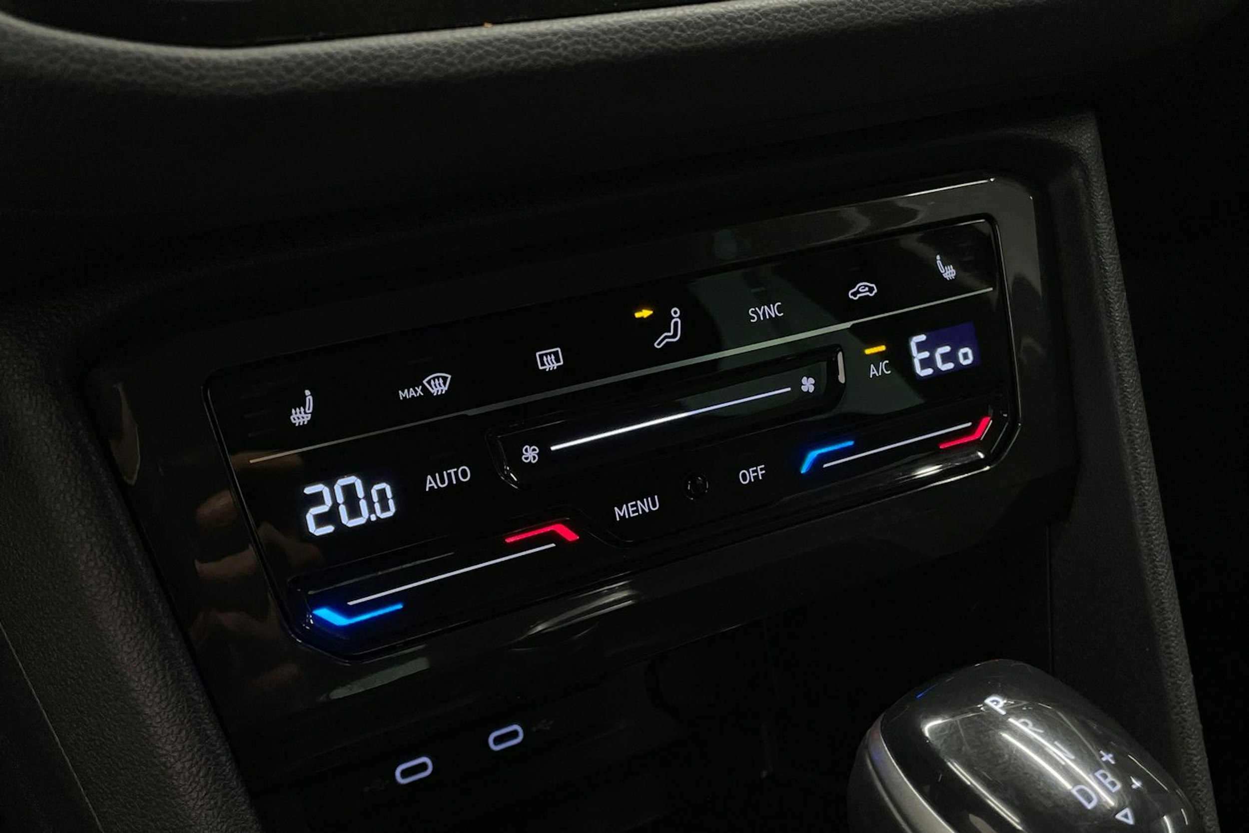 Harmaa Volkswagen Tiguan 2022 kuva 19.