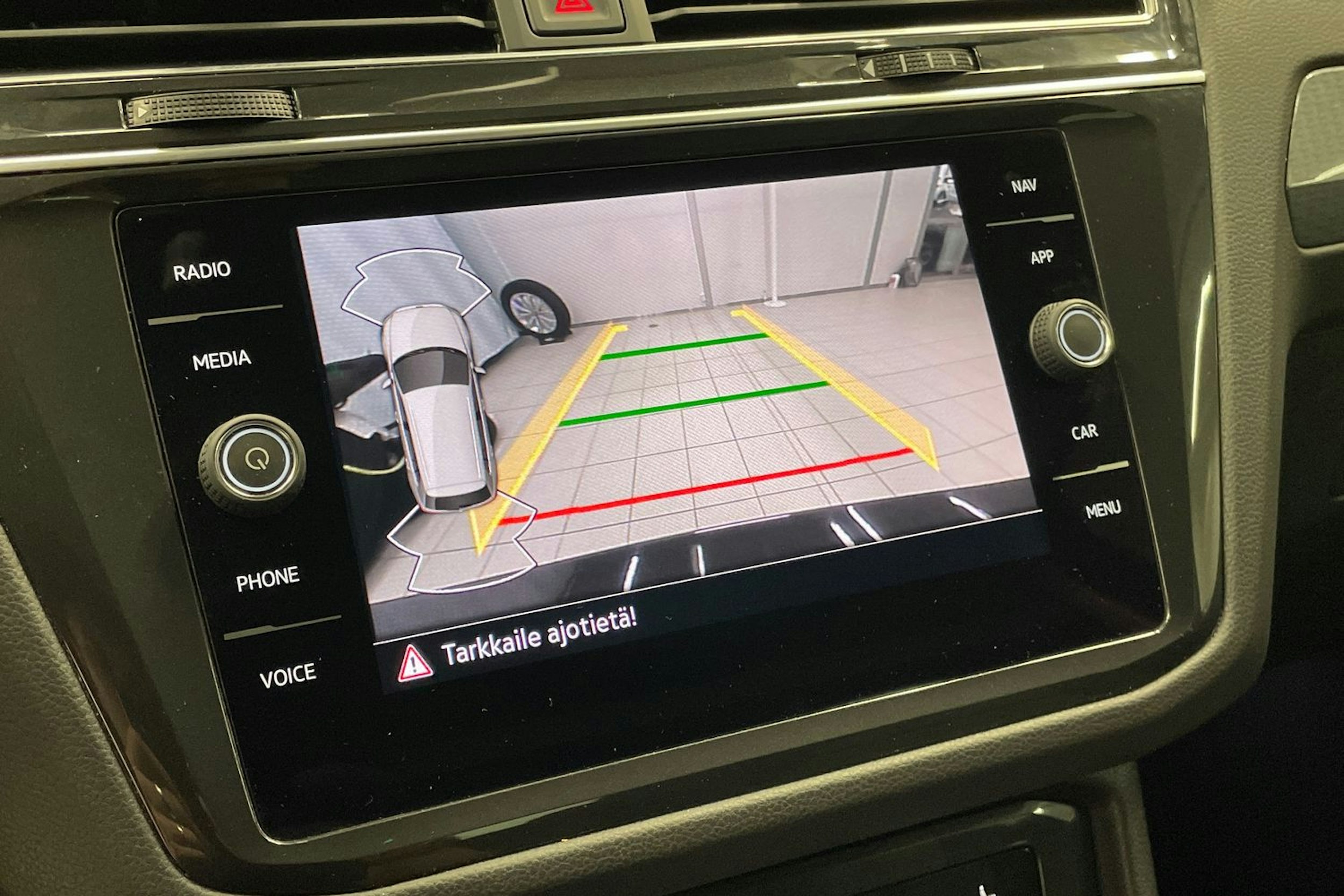 Harmaa Volkswagen Tiguan 2022 kuva 21.