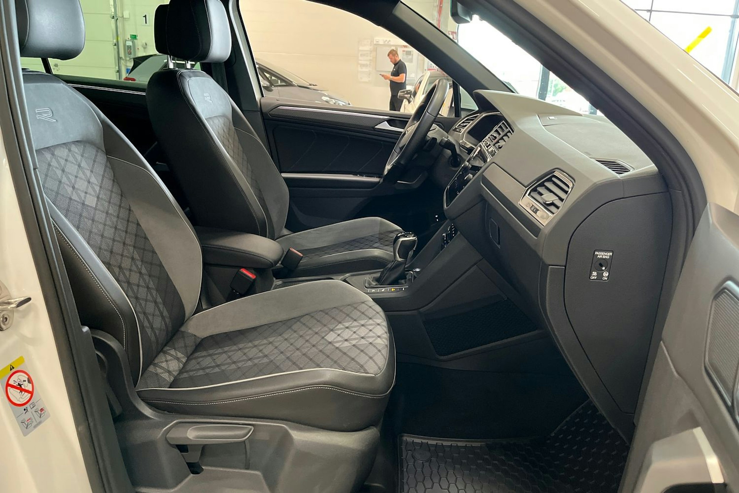 valkoinen Volkswagen Tiguan 2022 kuva 16.