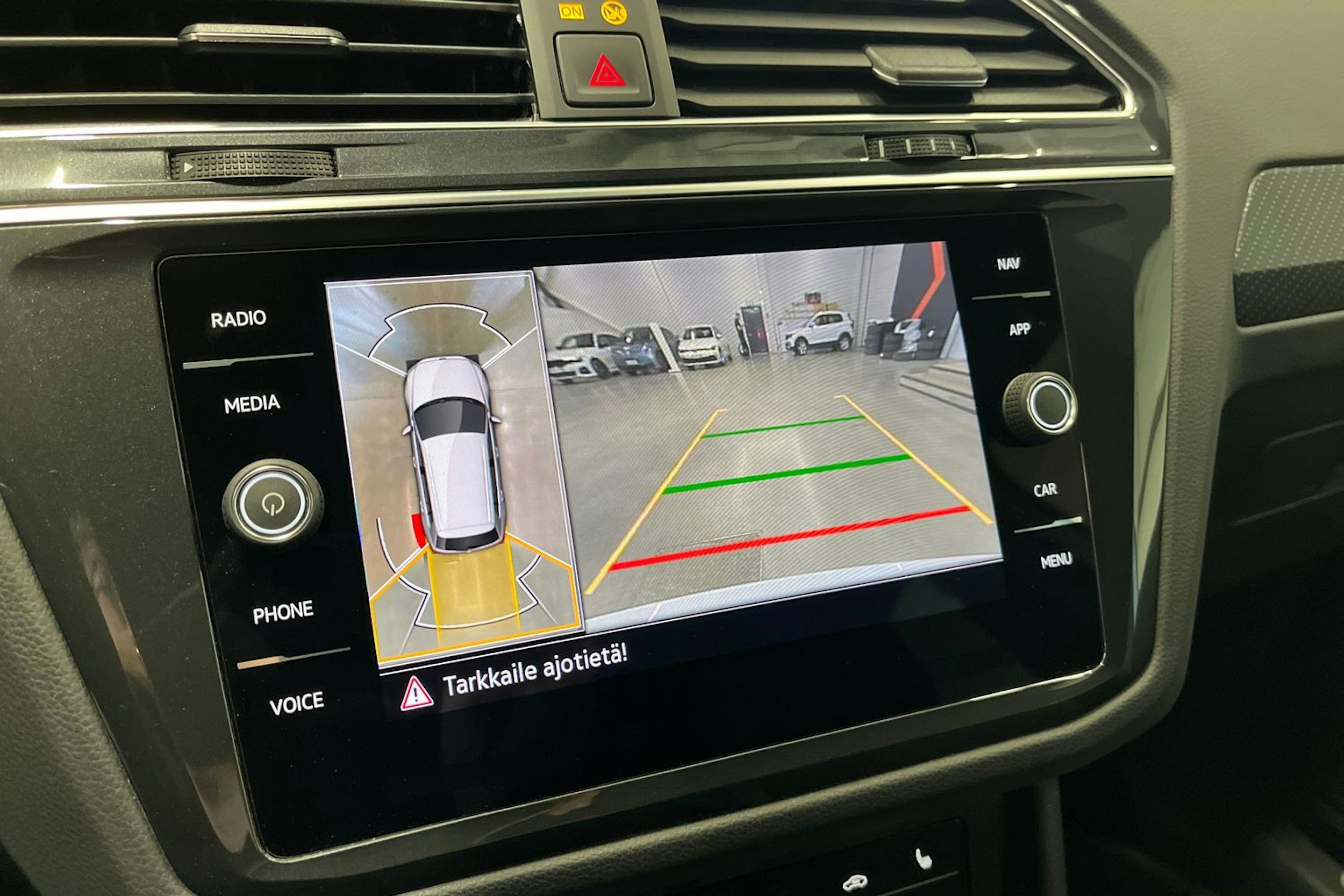 valkoinen Volkswagen Tiguan 2022 kuva 22.