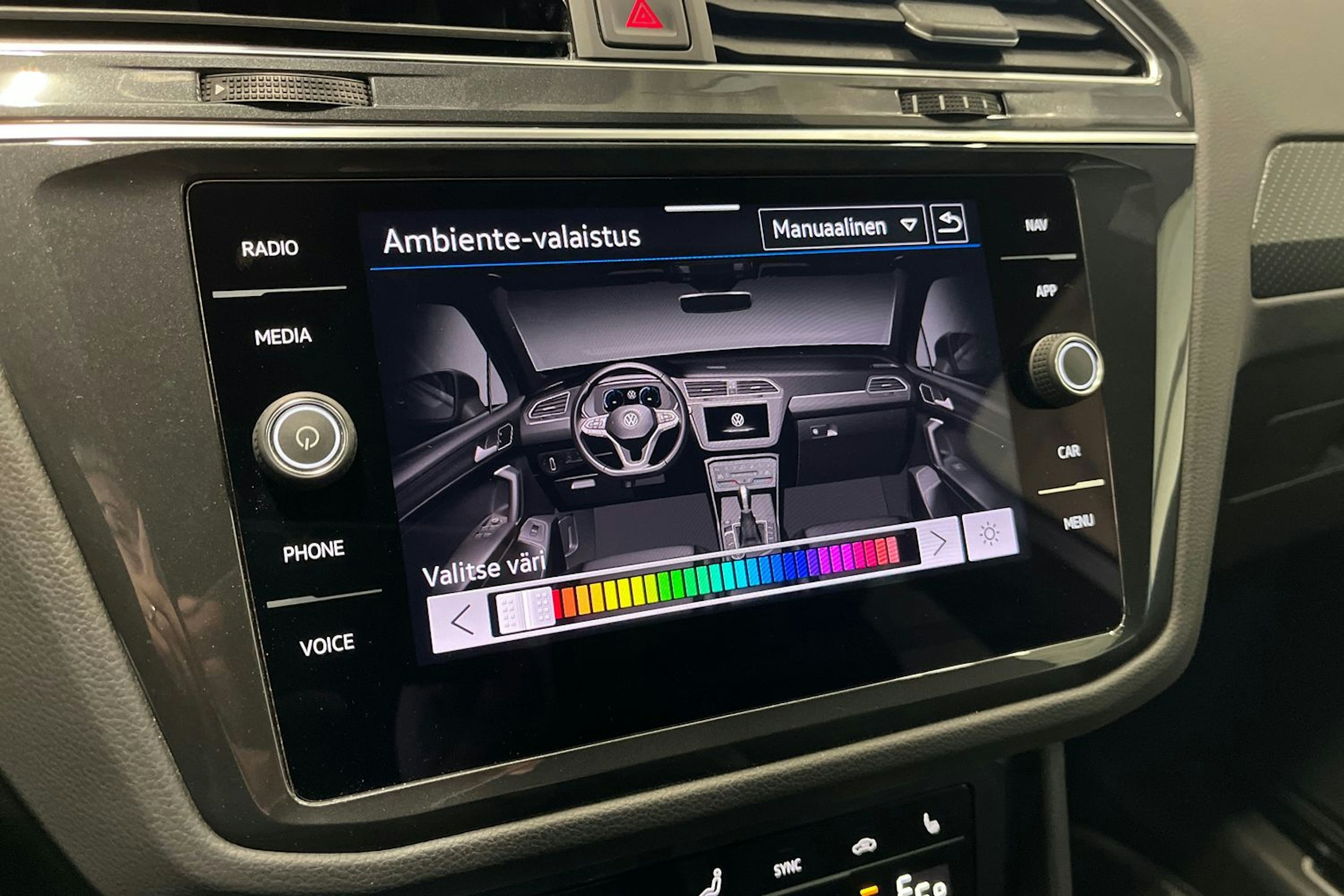 valkoinen Volkswagen Tiguan 2022 kuva 24.