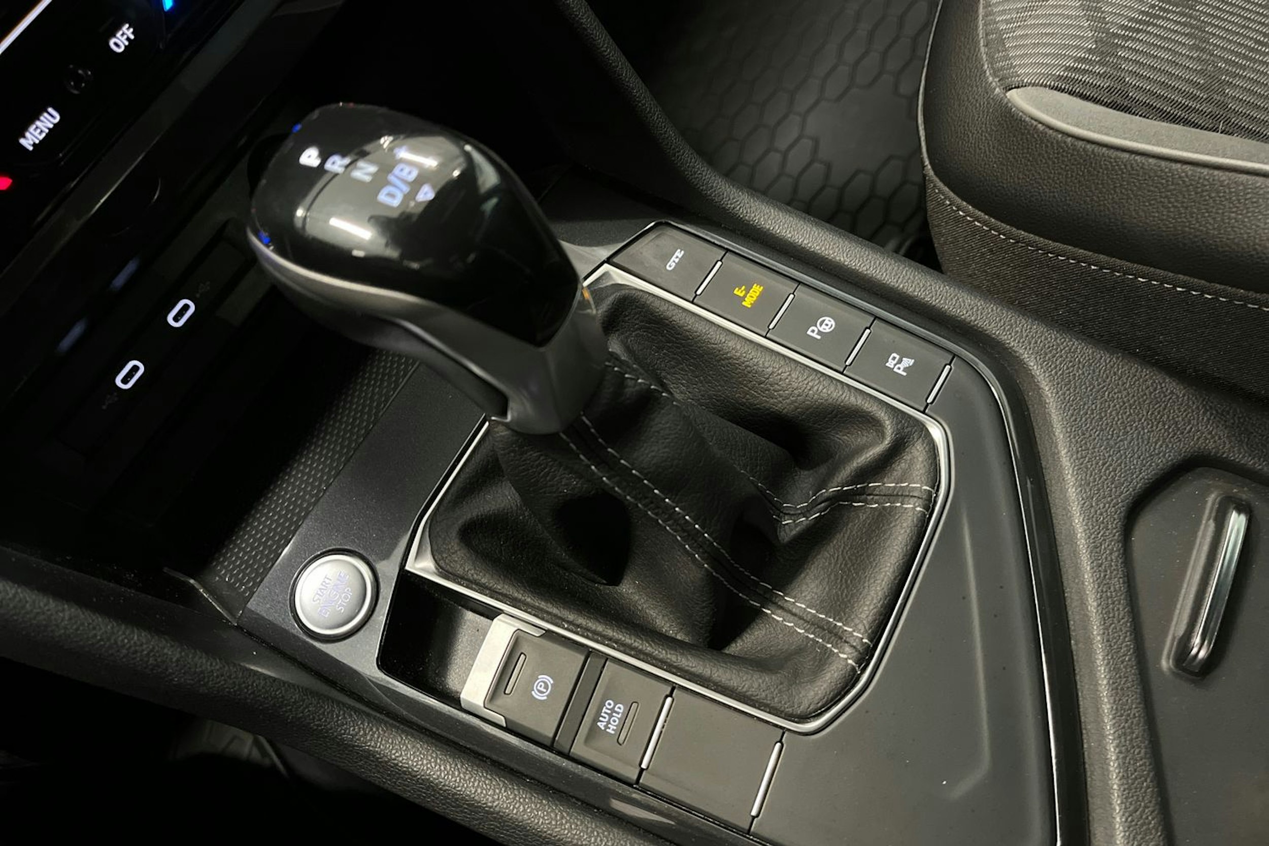 valkoinen Volkswagen Tiguan 2022 kuva 30.