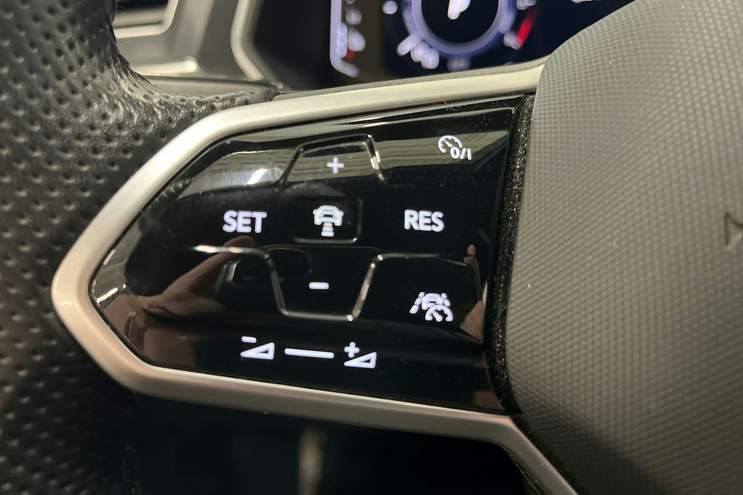 valkoinen Volkswagen Tiguan 2022 kuva 32.