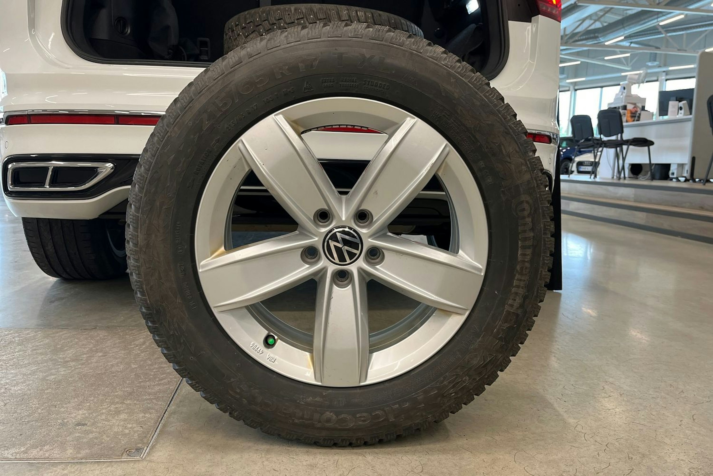 valkoinen Volkswagen Tiguan 2022 kuva 35.