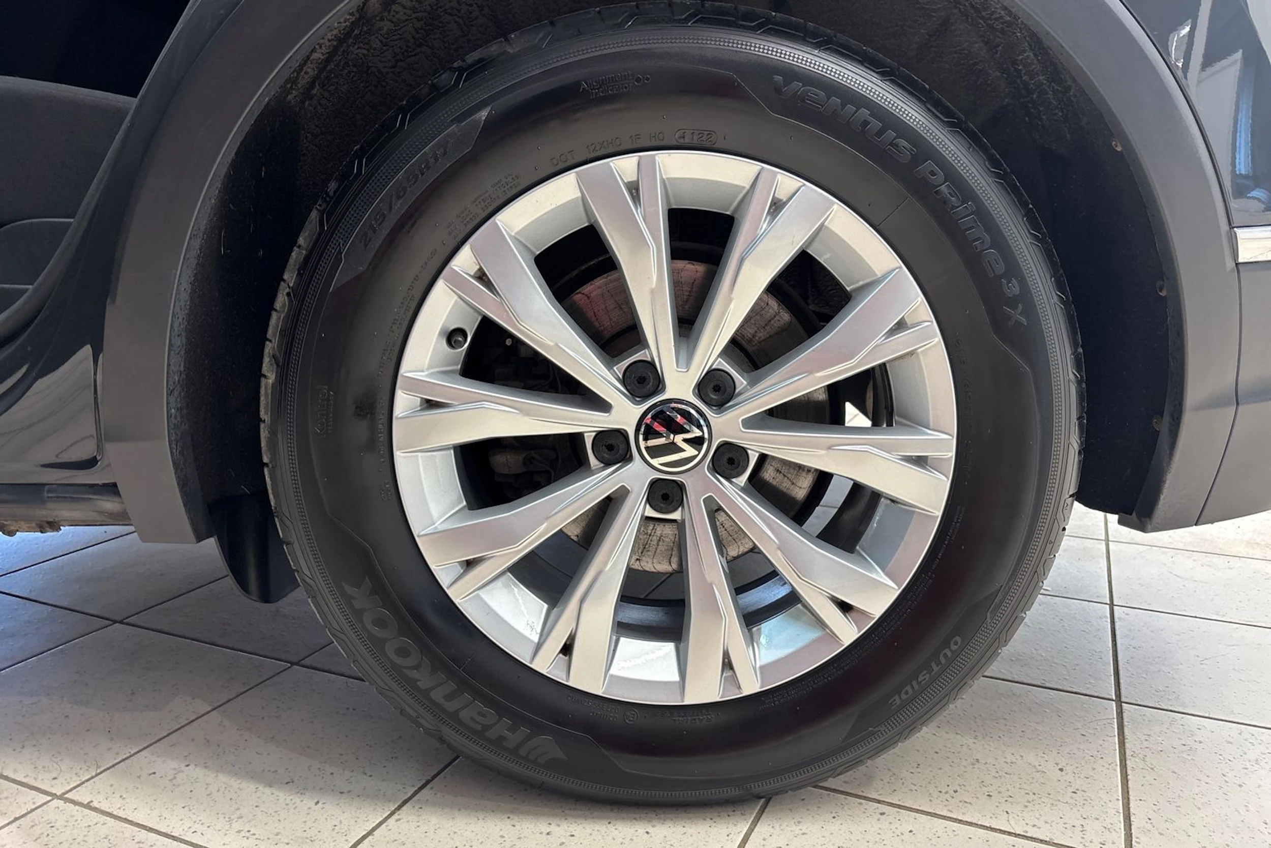 Harmaa Volkswagen Tiguan 2022 kuva 10.