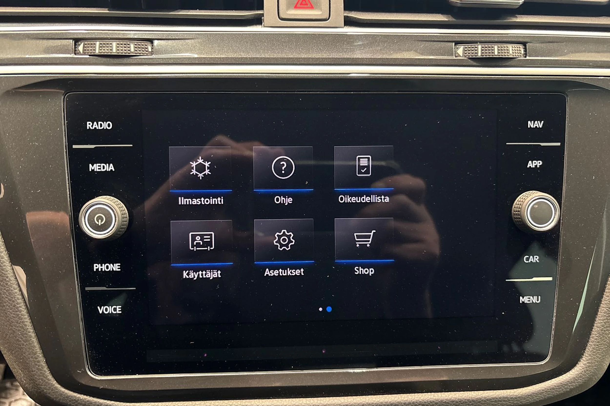 Harmaa Volkswagen Tiguan 2022 kuva 13.