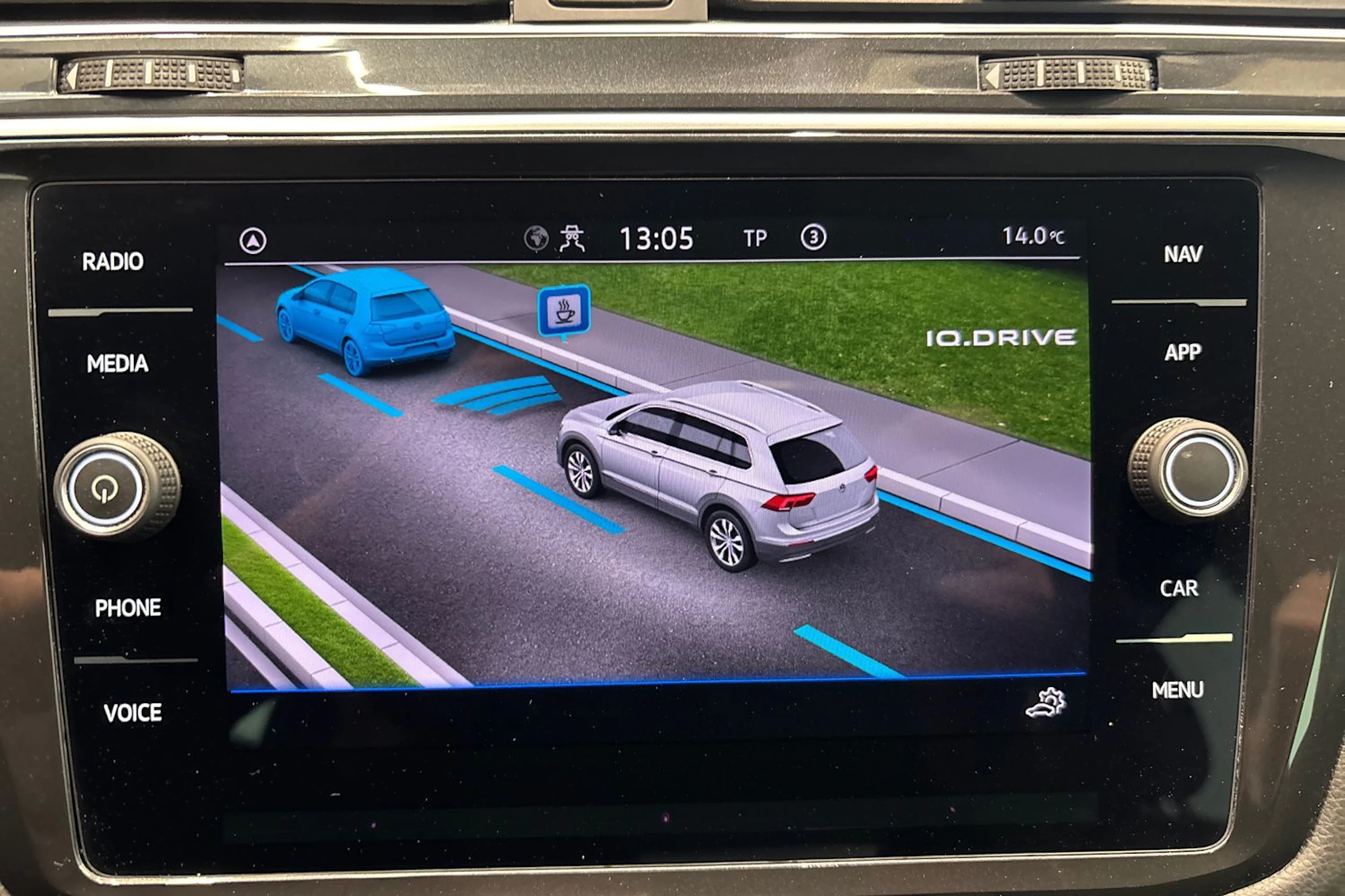 Harmaa Volkswagen Tiguan 2022 kuva 15.