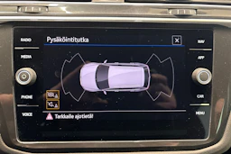 Harmaa Volkswagen Tiguan 2022 kuva 17.