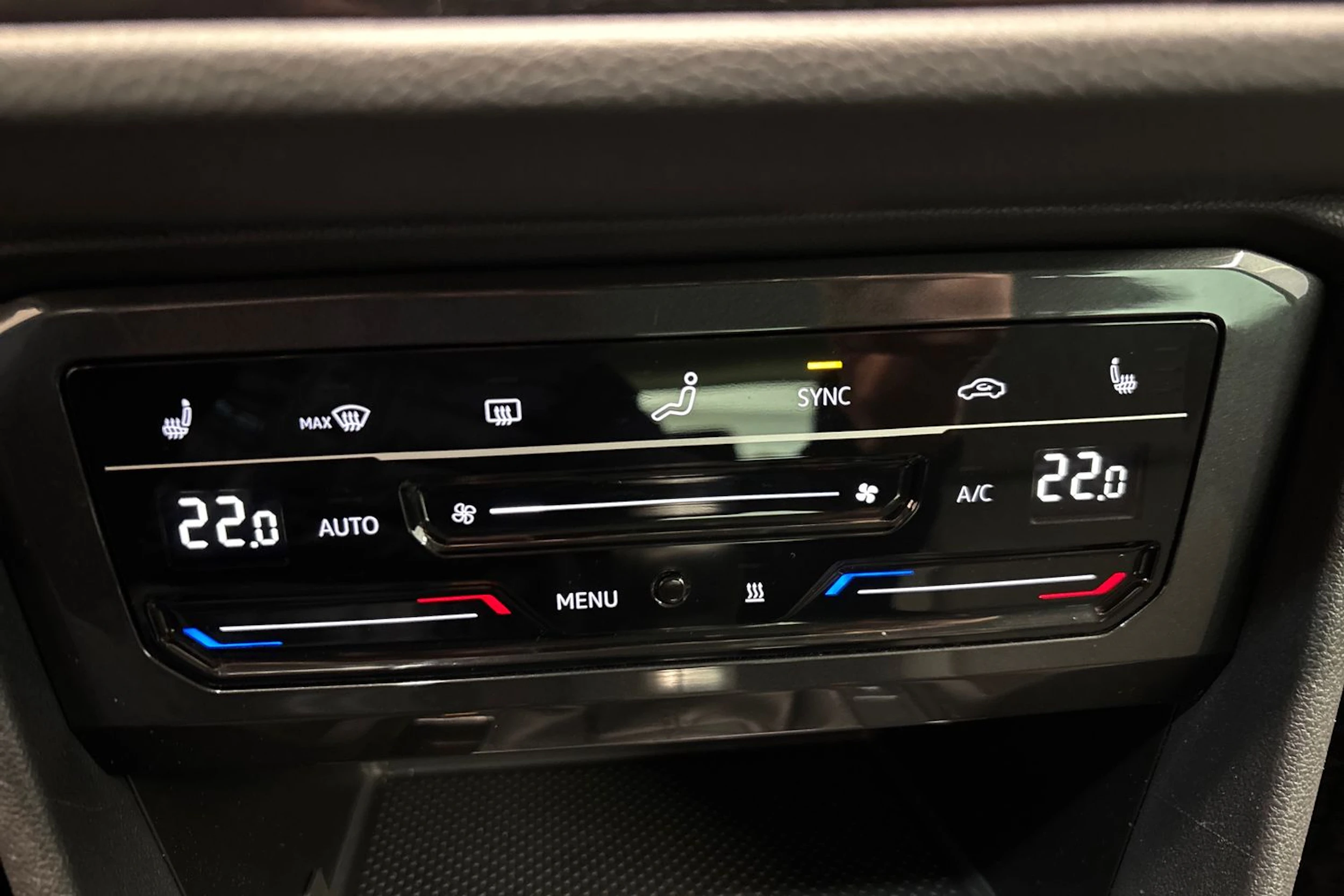 Harmaa Volkswagen Tiguan 2022 kuva 18.