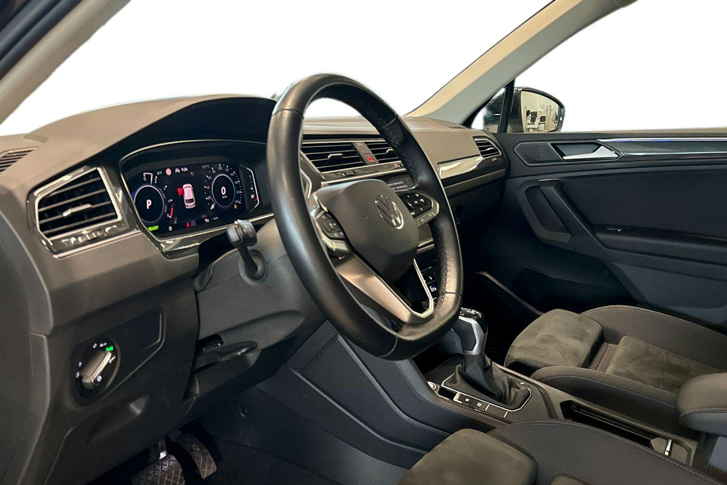 musta Volkswagen Tiguan 2022 kuva 7.