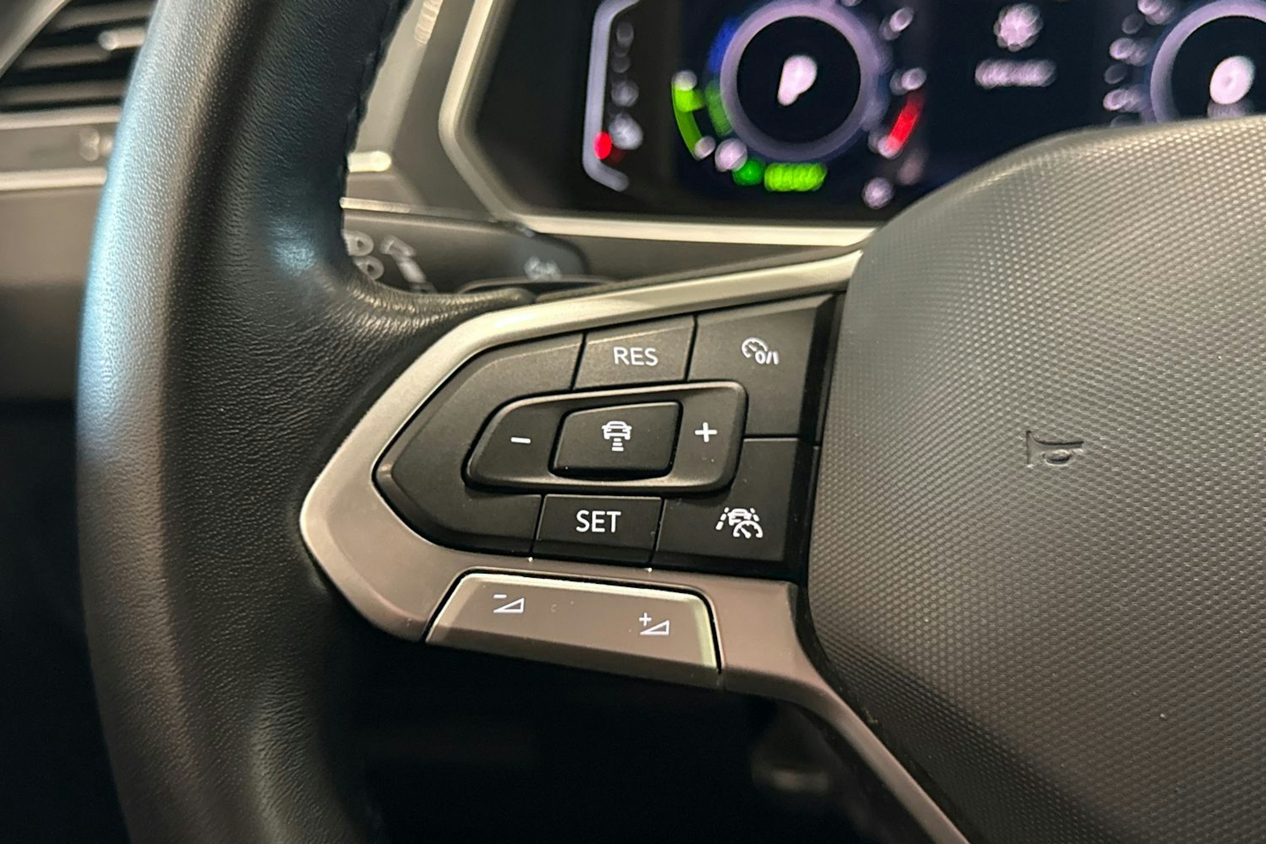 musta Volkswagen Tiguan 2022 kuva 15.