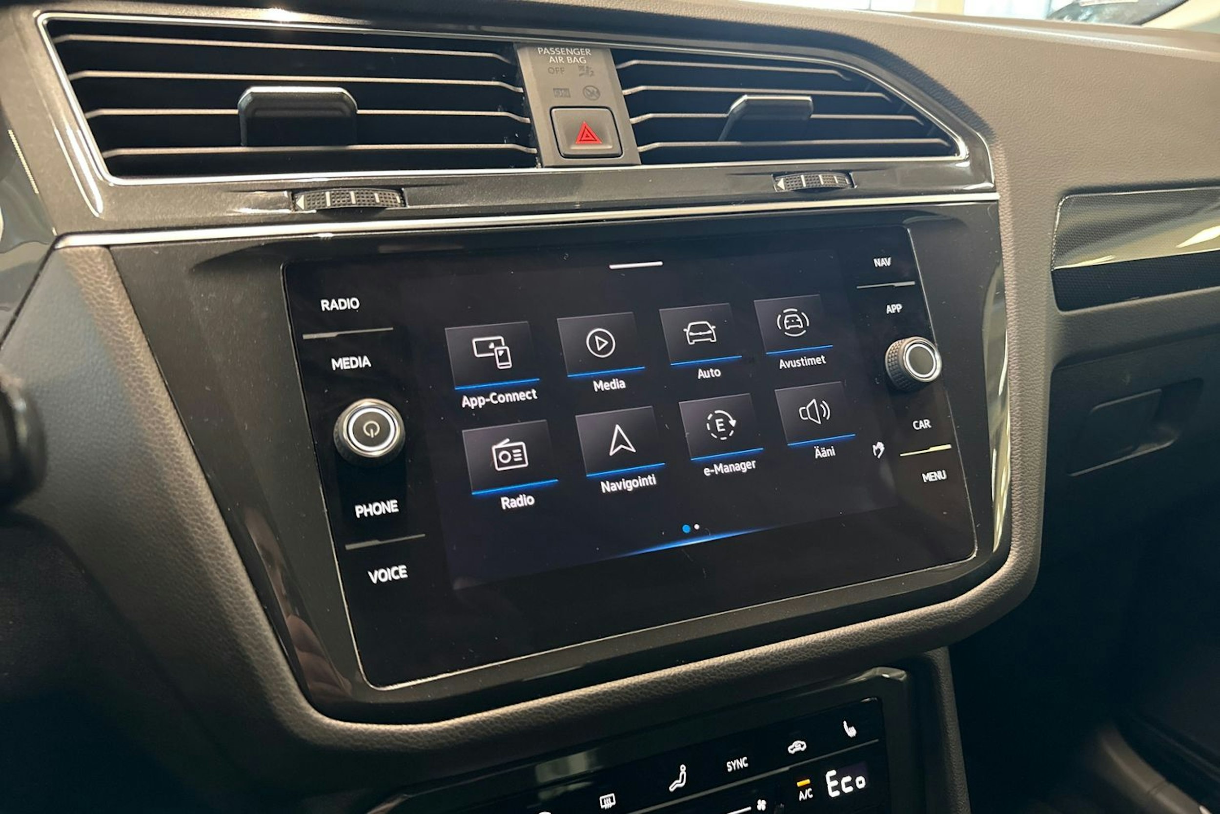 musta Volkswagen Tiguan 2022 kuva 20.