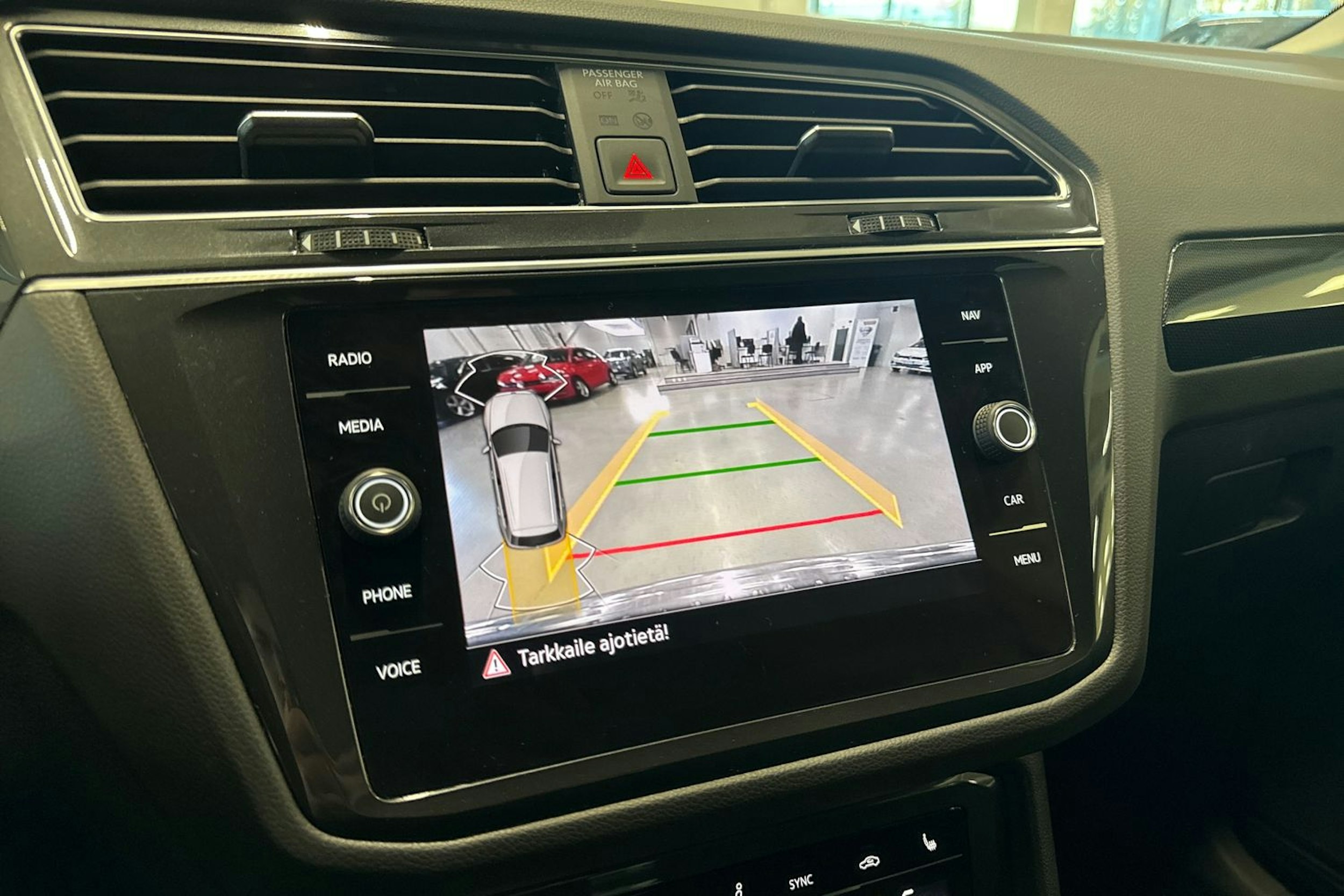 musta Volkswagen Tiguan 2022 kuva 21.