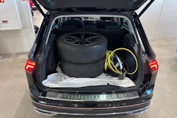 musta Volkswagen Tiguan 2022 kuva 27.