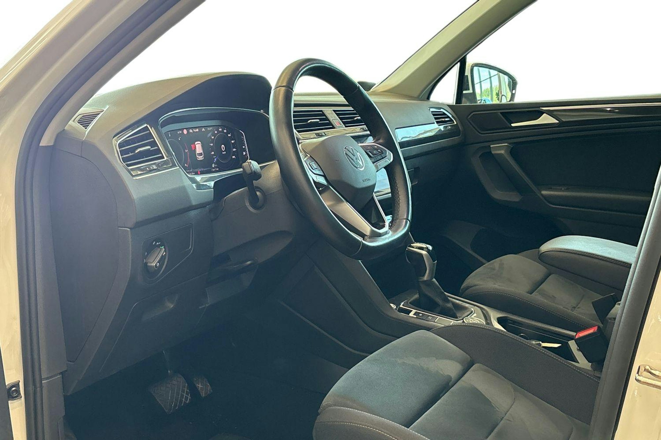 valkoinen Volkswagen Tiguan 2022 kuva 3.