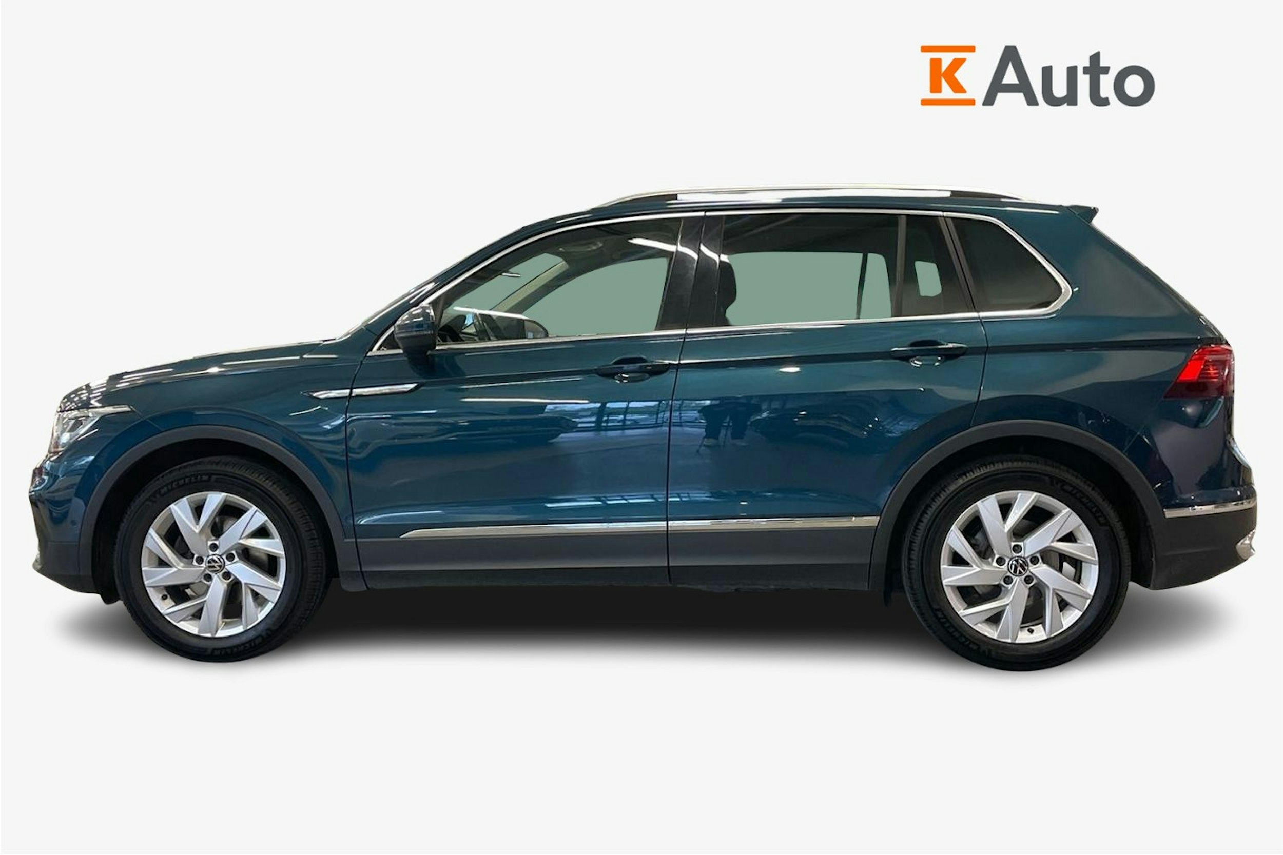 Sininen Volkswagen Tiguan 2022 kuva 6.