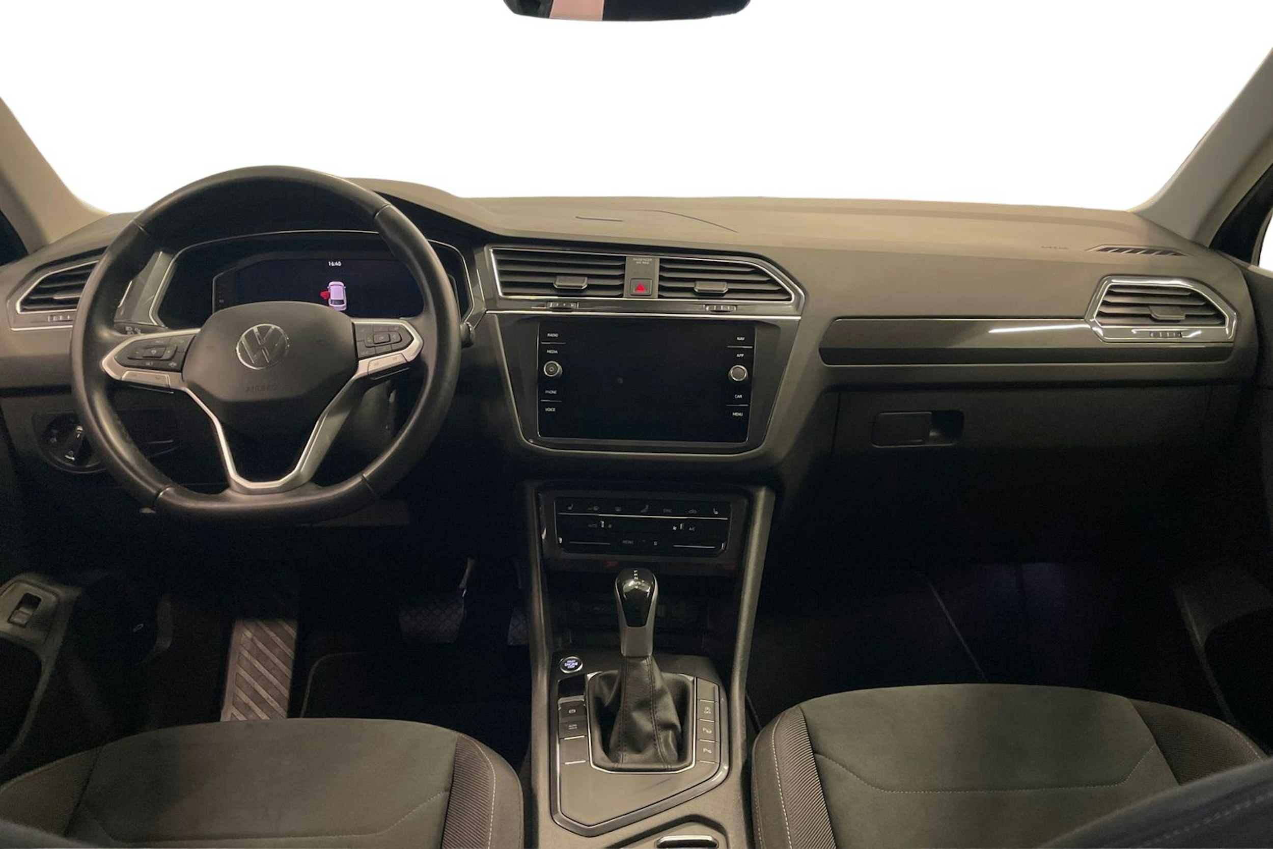 Sininen Volkswagen Tiguan 2022 kuva 9.