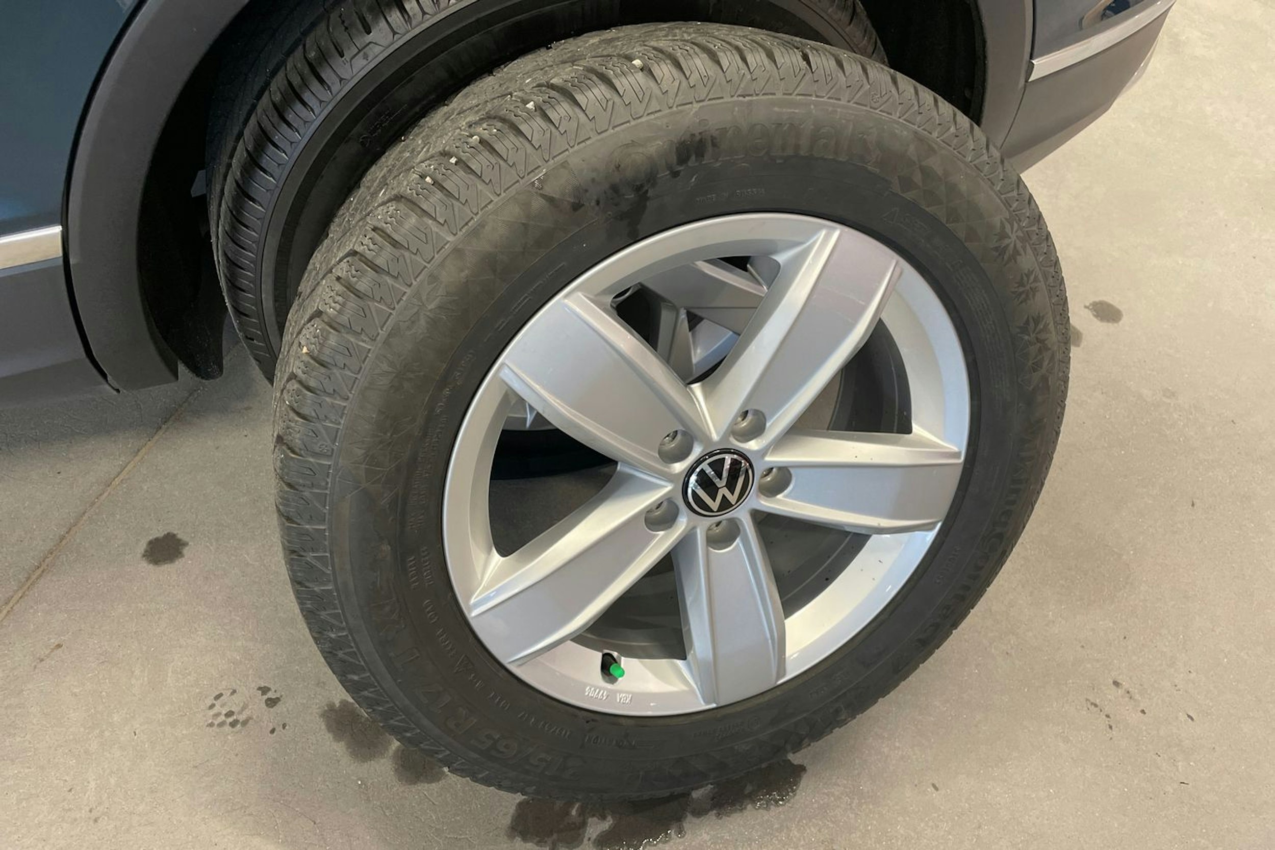 Sininen Volkswagen Tiguan 2022 kuva 13.