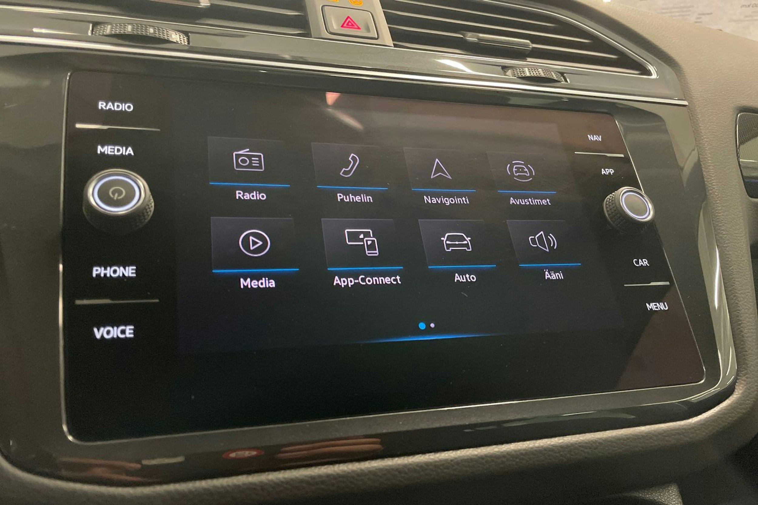Sininen Volkswagen Tiguan 2022 kuva 14.
