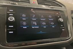 Sininen Volkswagen Tiguan 2022 kuva 14.