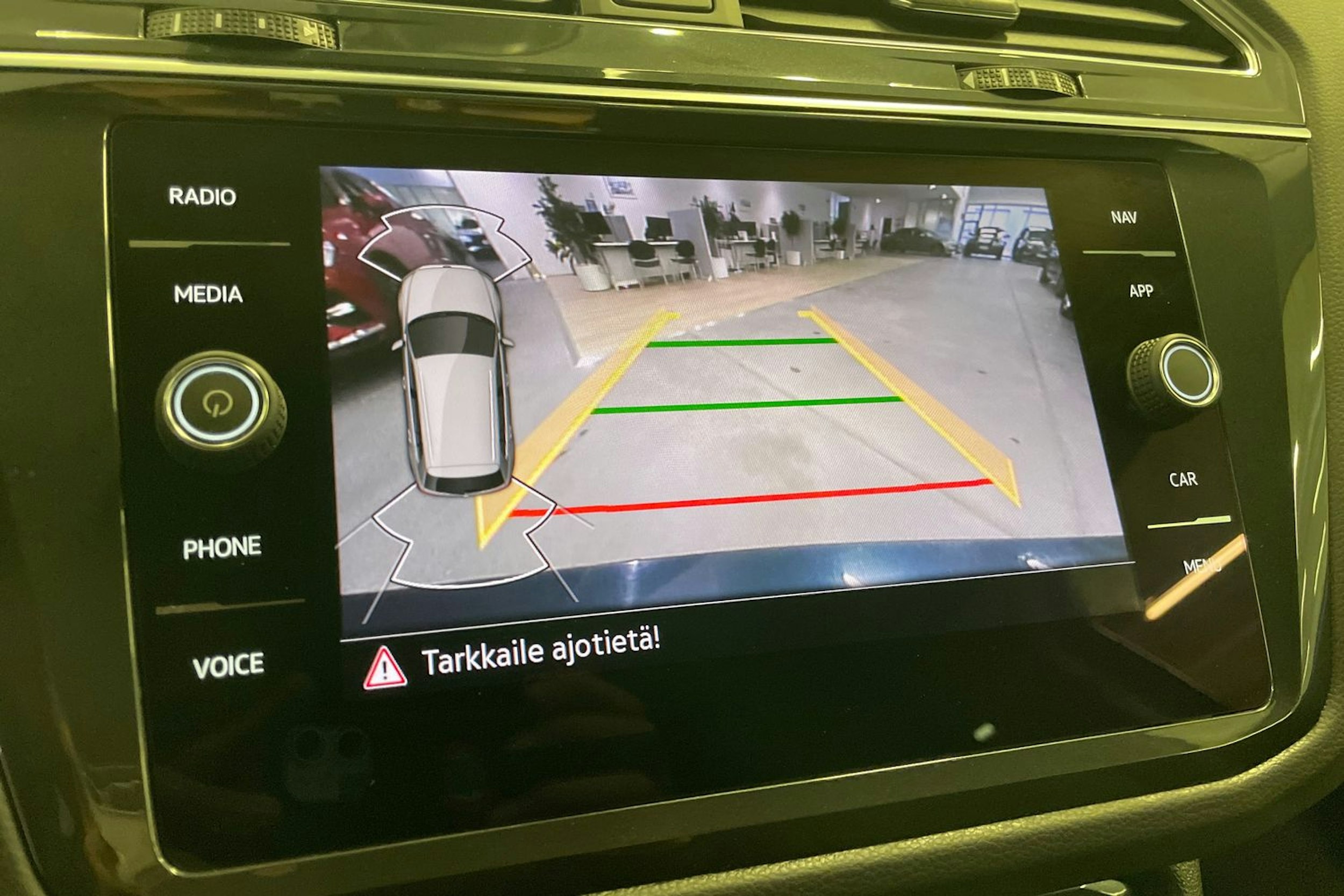 Sininen Volkswagen Tiguan 2022 kuva 15.