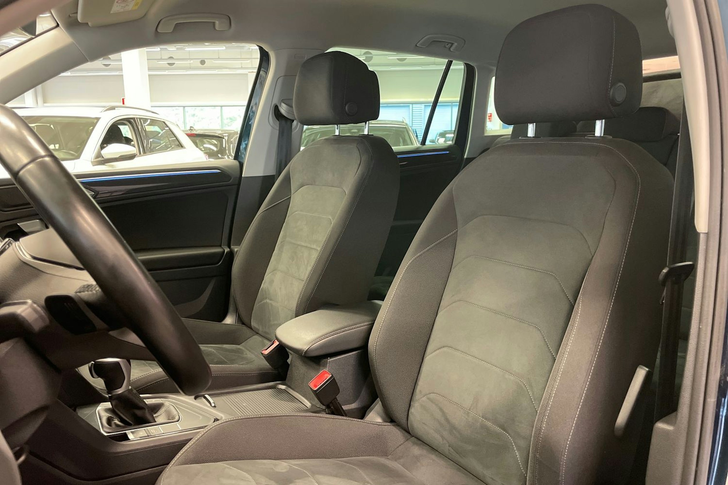 Sininen Volkswagen Tiguan 2022 kuva 26.