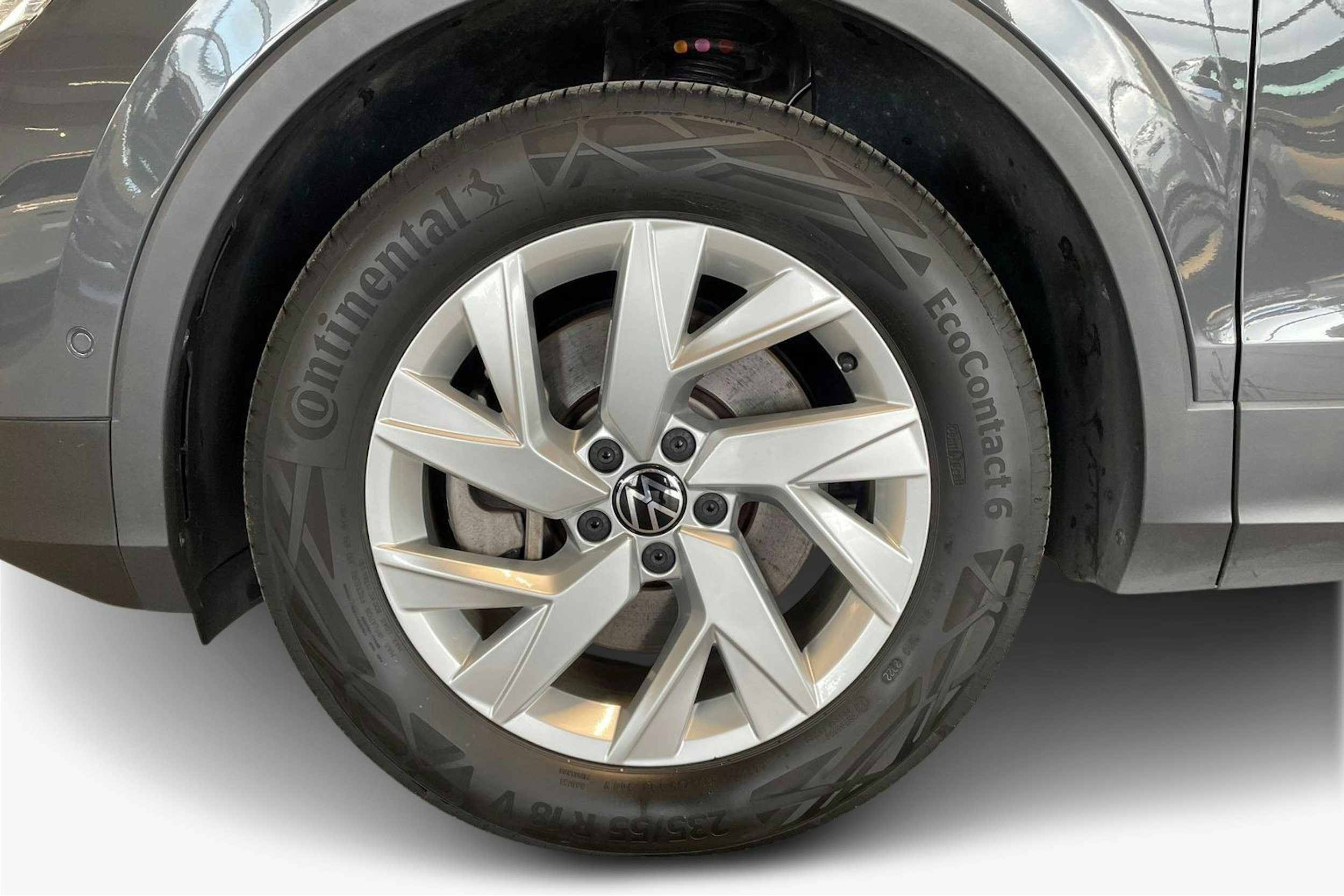 Harmaa Volkswagen Tiguan 2022 kuva 11.