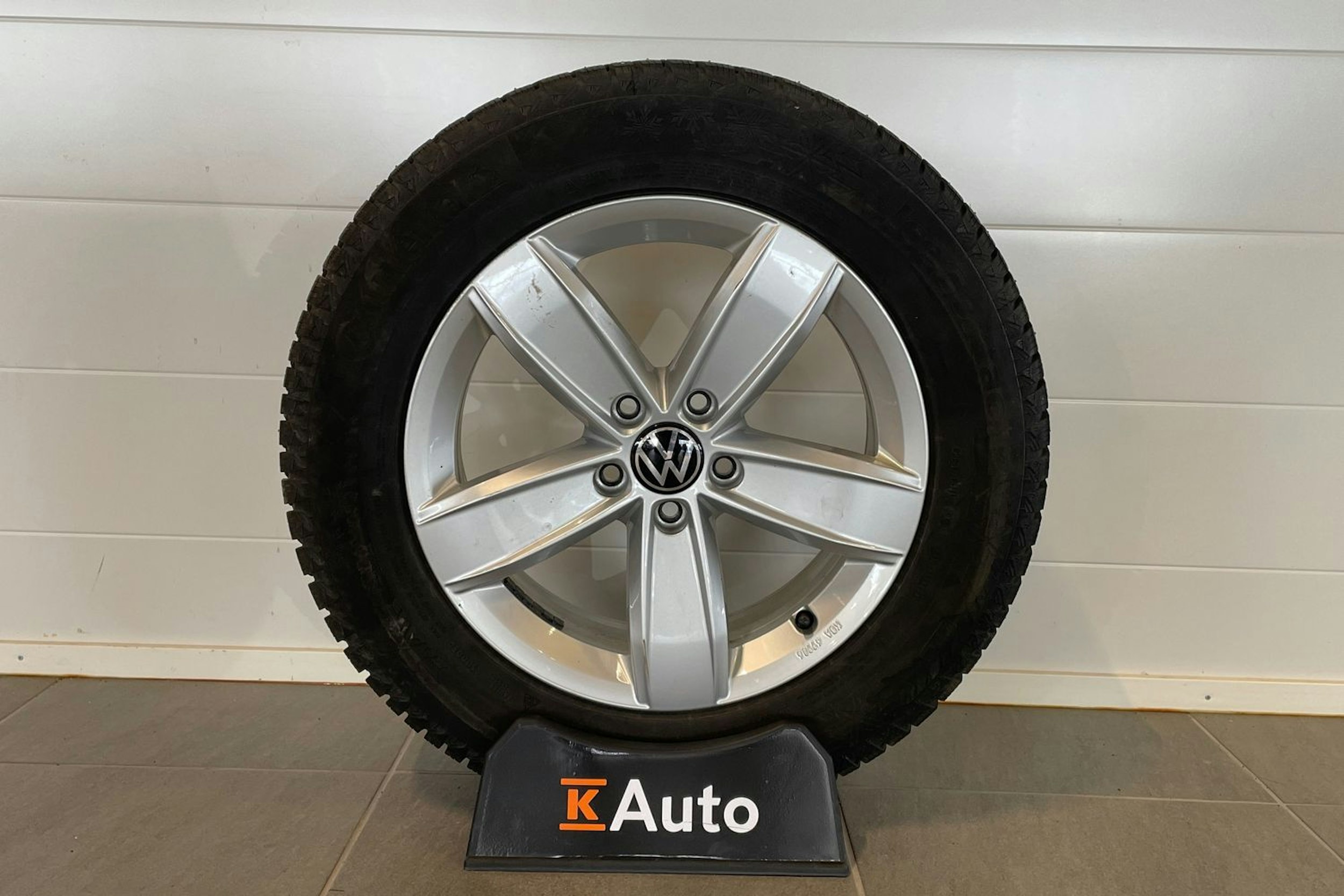 Harmaa Volkswagen Tiguan 2022 kuva 13.