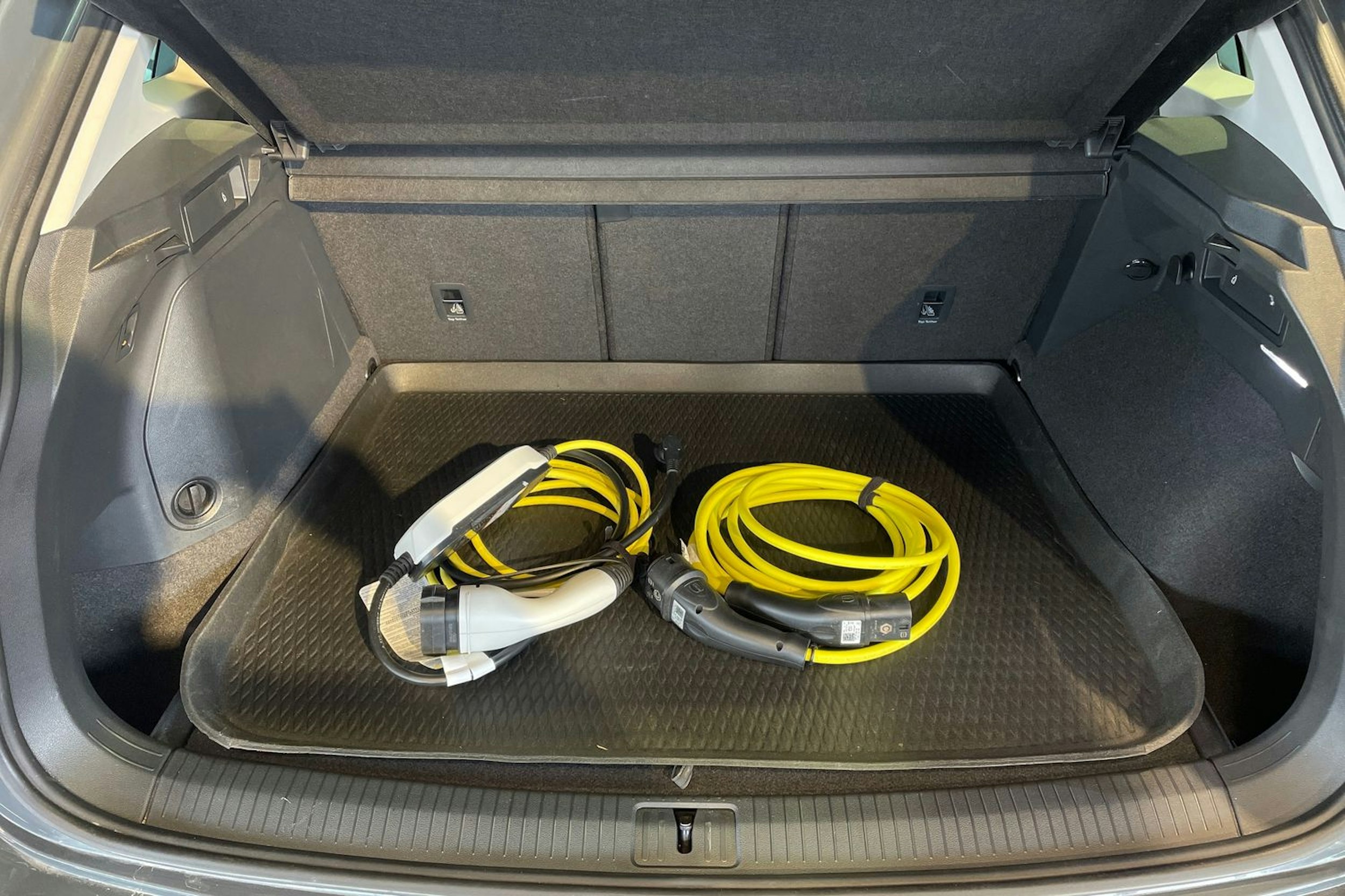 Harmaa Volkswagen Tiguan 2022 kuva 15.