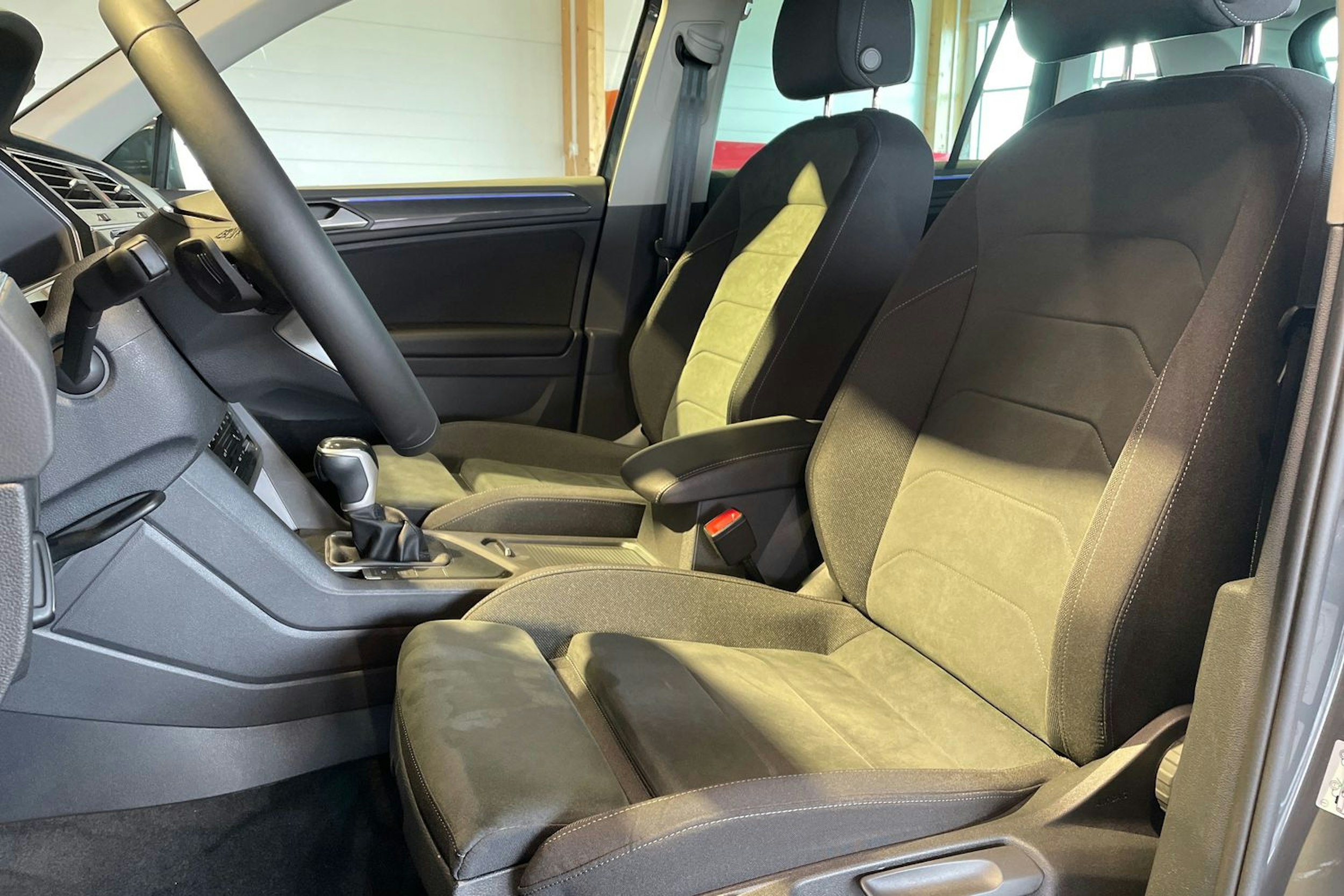 Harmaa Volkswagen Tiguan 2022 kuva 20.