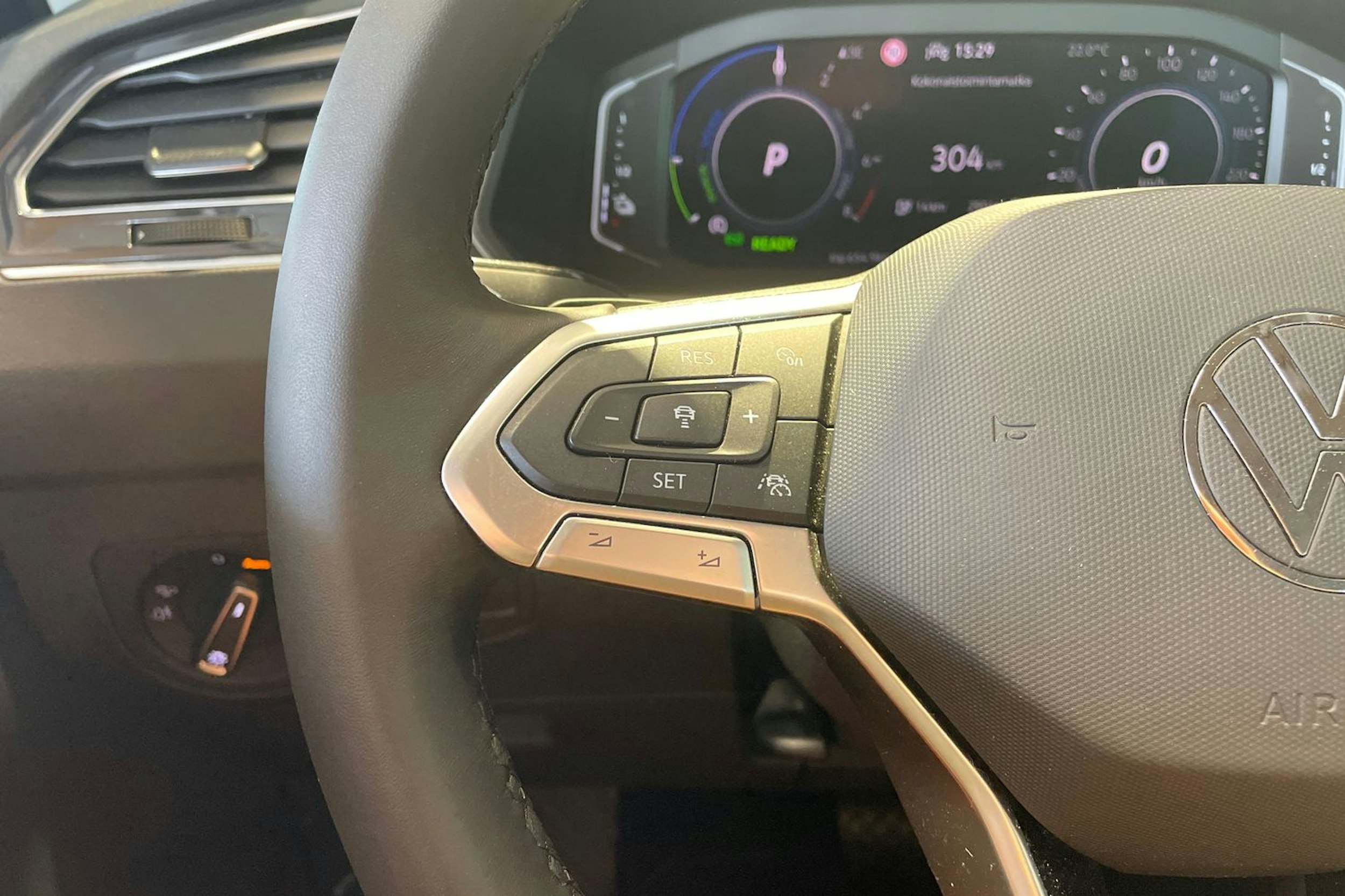 Harmaa Volkswagen Tiguan 2022 kuva 22.