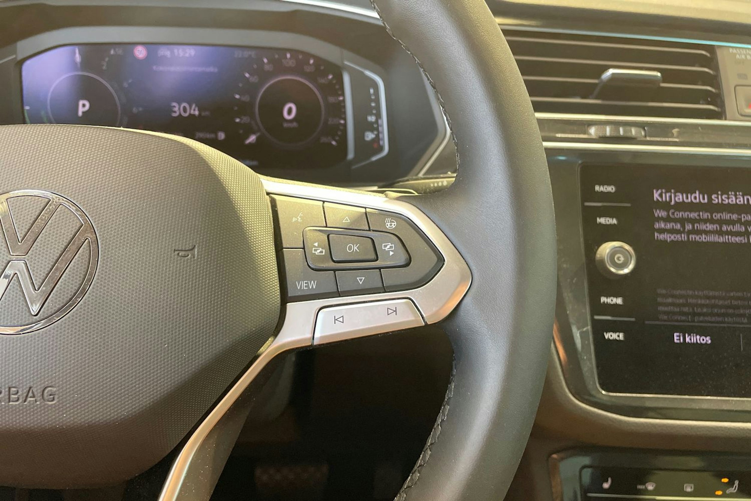 Harmaa Volkswagen Tiguan 2022 kuva 23.