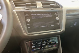 Harmaa Volkswagen Tiguan 2022 kuva 24.