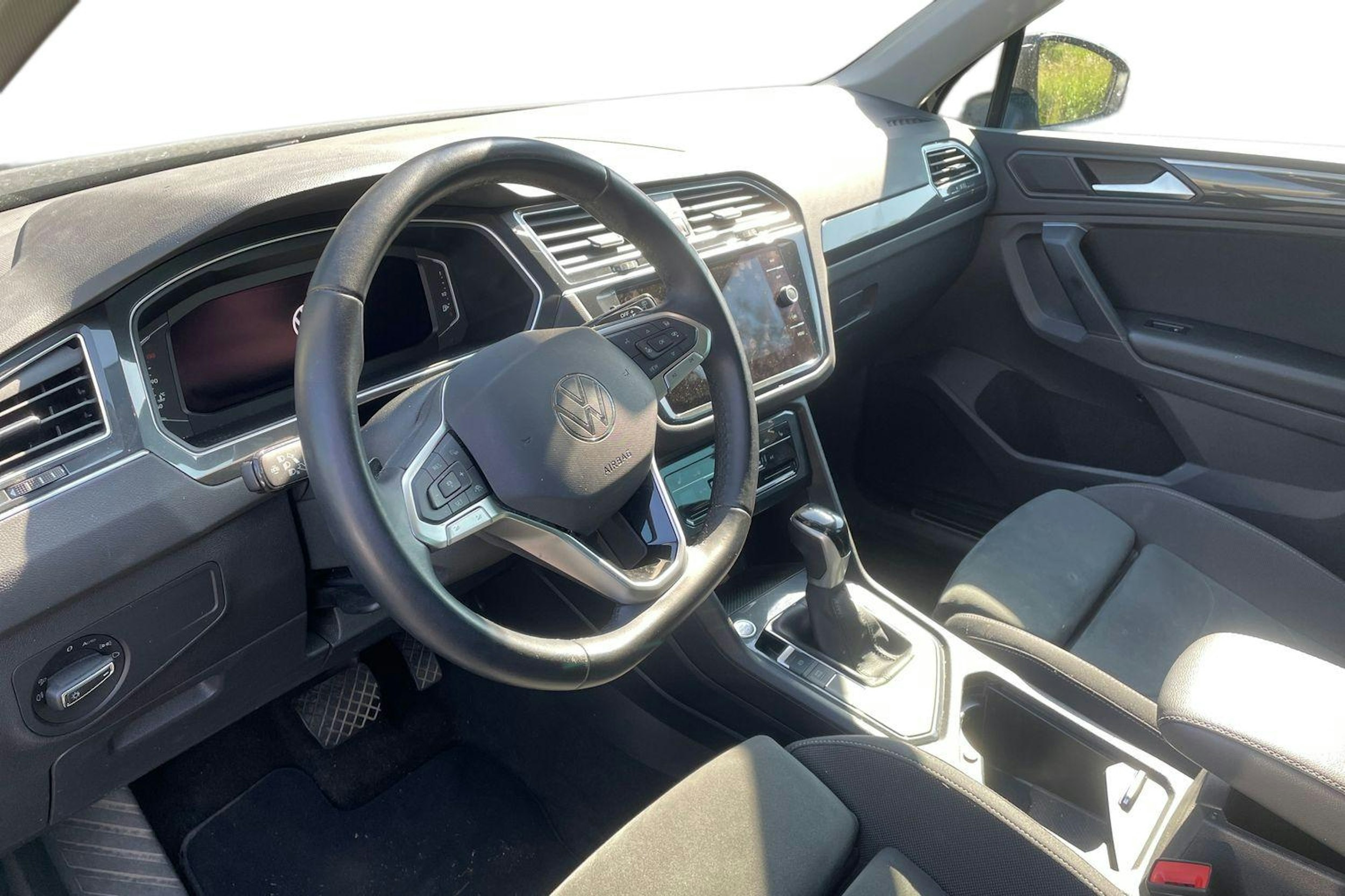 musta Volkswagen Tiguan 2022 kuva 3.