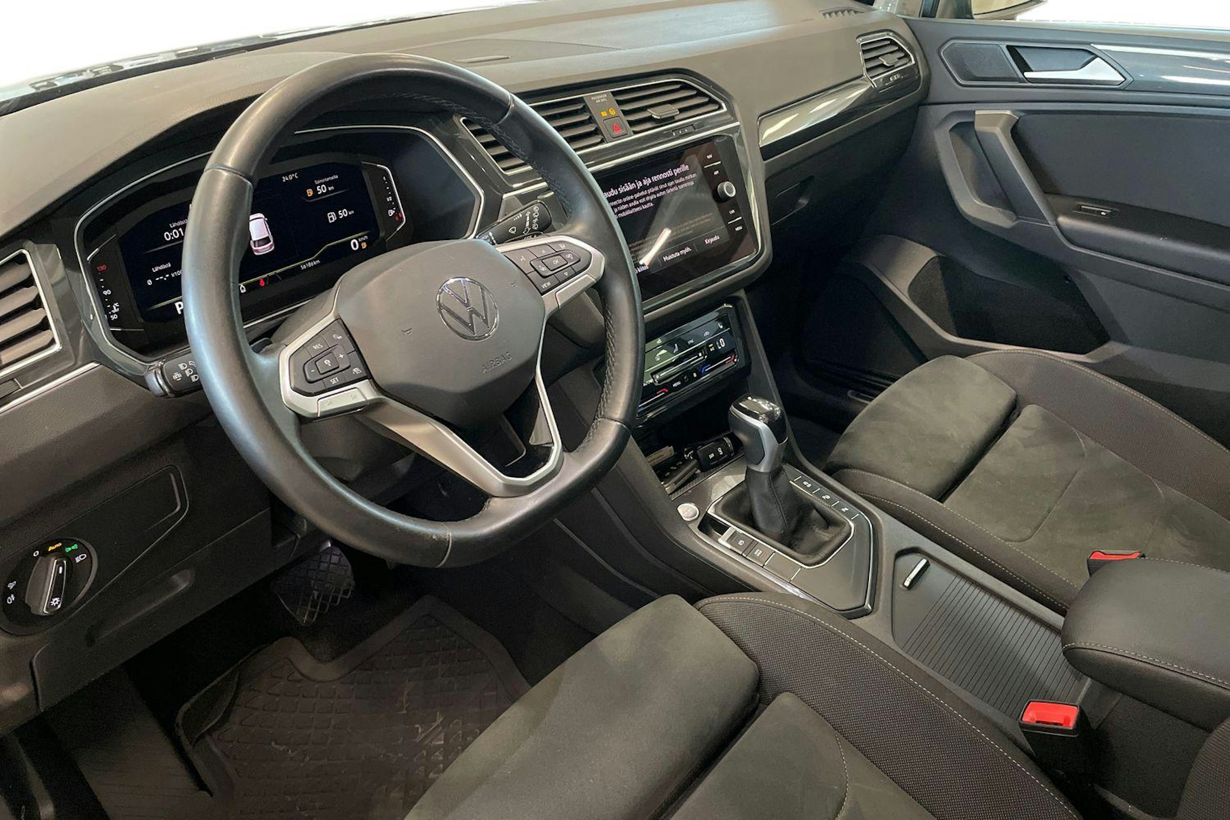 musta Volkswagen Tiguan 2022 kuva 7.