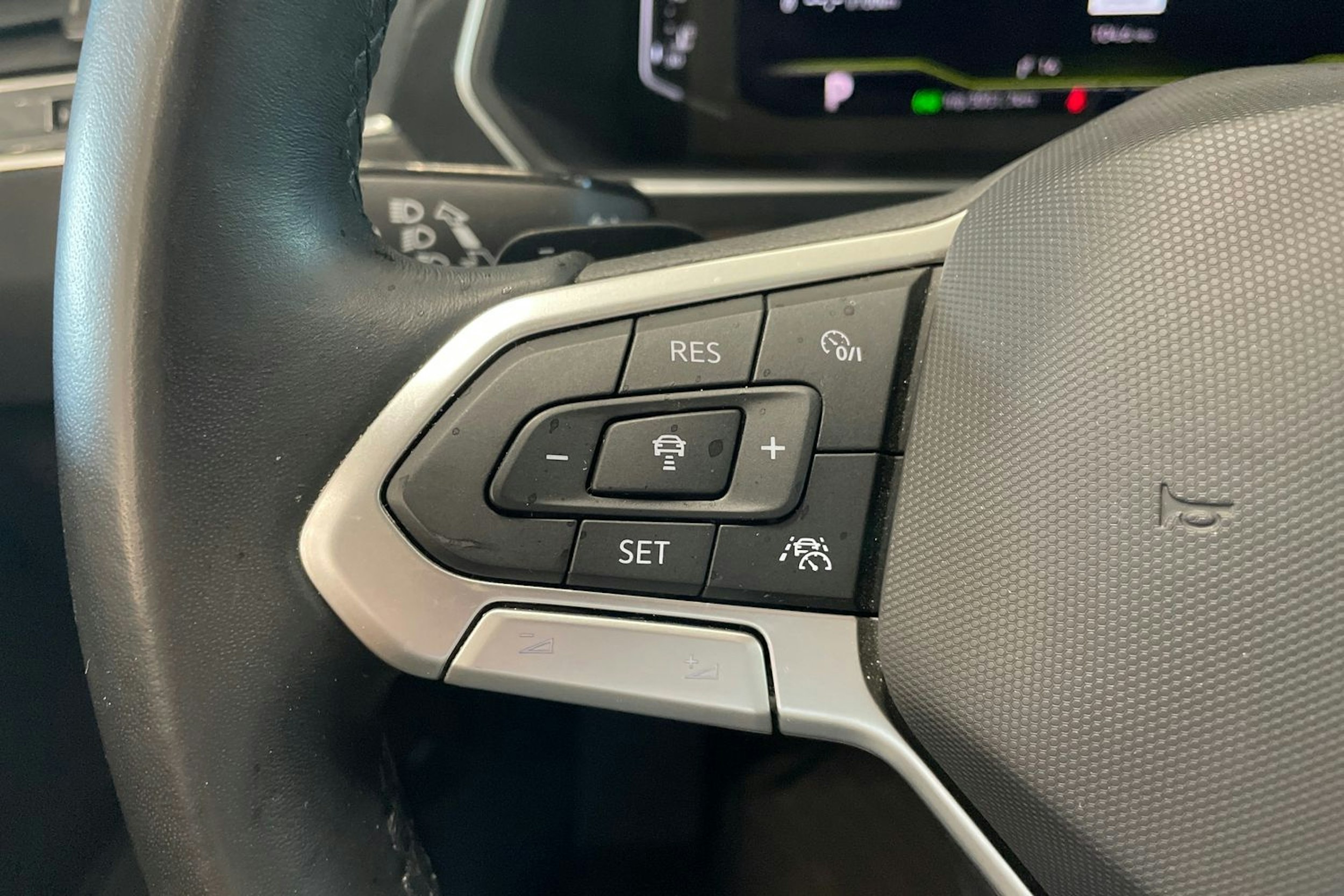 musta Volkswagen Tiguan 2022 kuva 15.