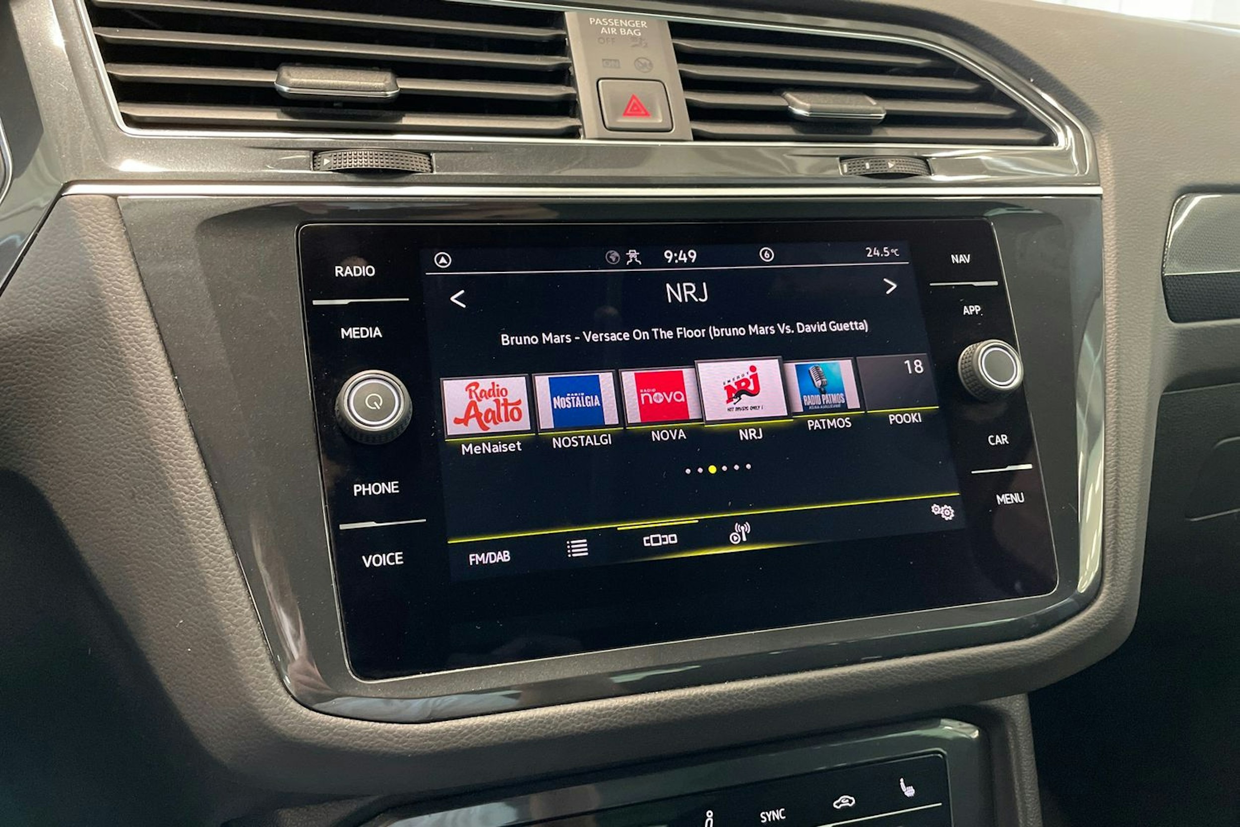 musta Volkswagen Tiguan 2022 kuva 22.