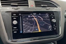musta Volkswagen Tiguan 2022 kuva 24.