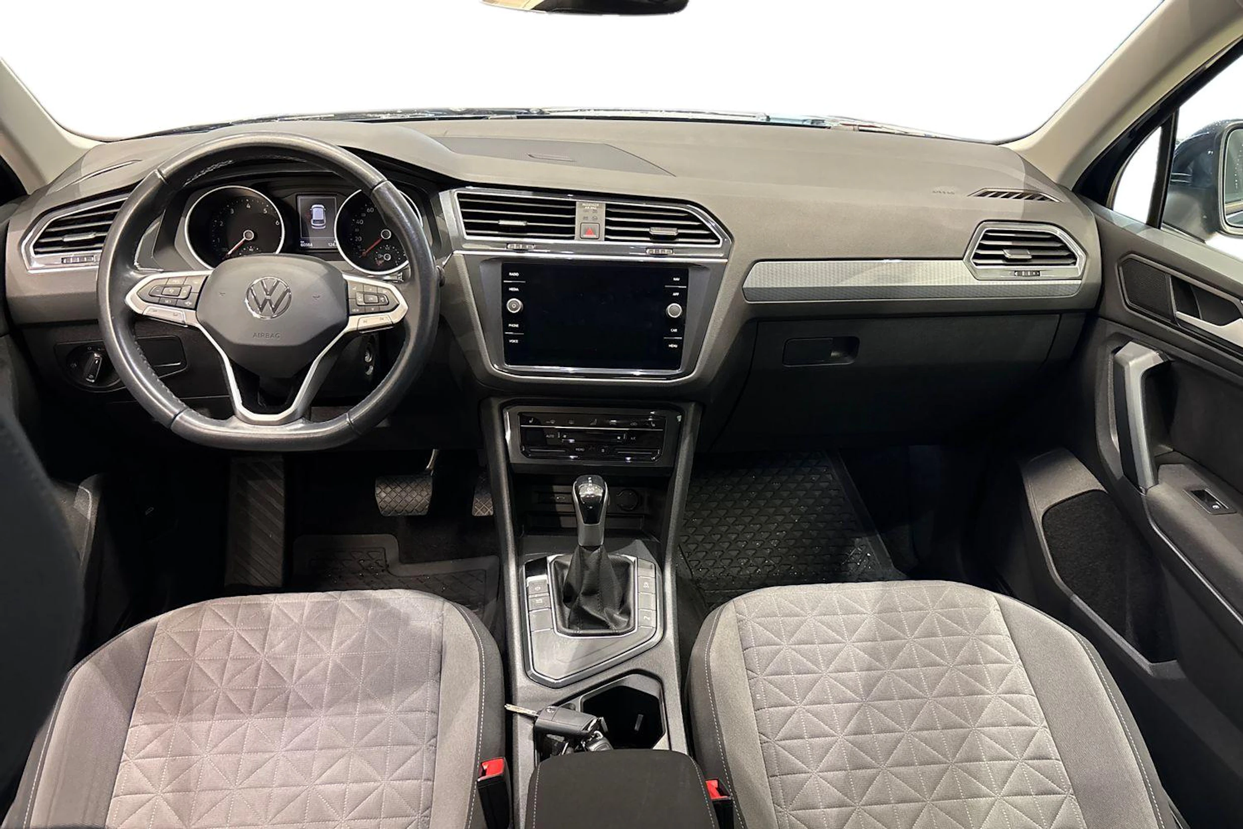 Sininen Volkswagen Tiguan 2022 kuva 7.