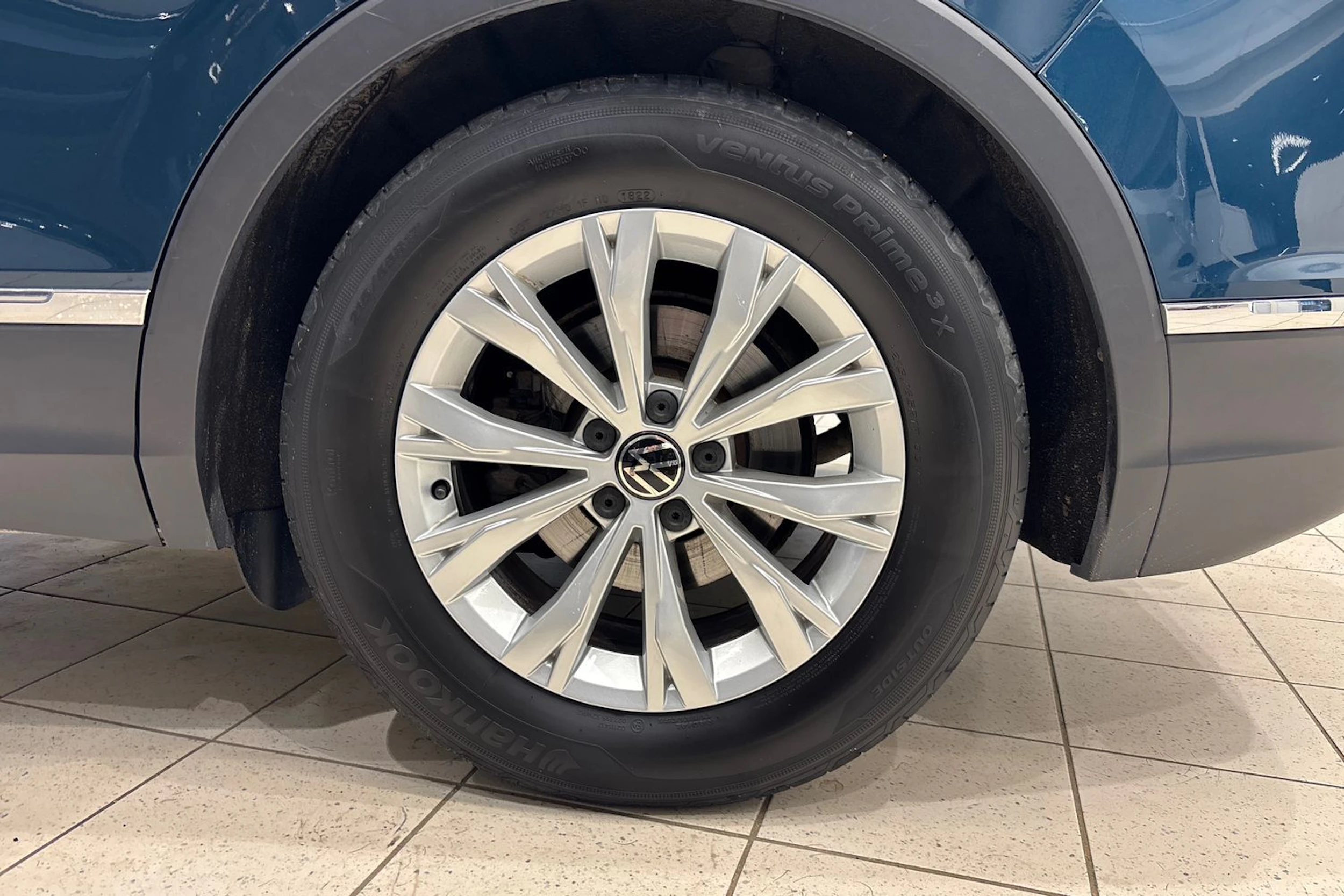 Sininen Volkswagen Tiguan 2022 kuva 10.