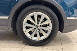 Sininen Volkswagen Tiguan 2022 kuva 10.