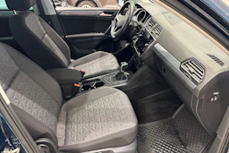 Sininen Volkswagen Tiguan 2022 kuva 11.